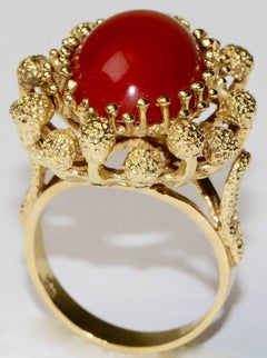 14 Karat Gold Ring with Big Oval Salmon Coral