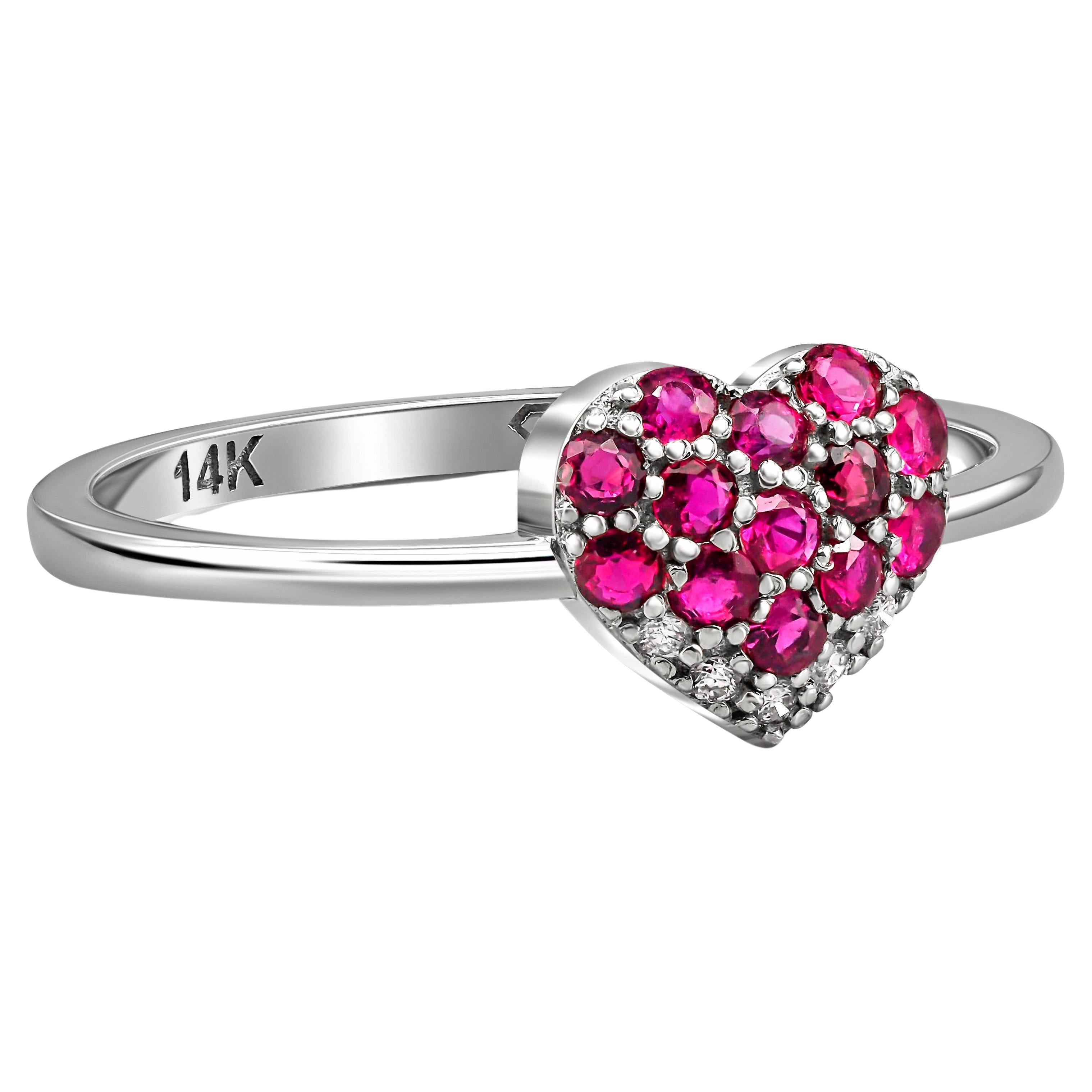 Bague en or 14 carats avec diamants et rubis. Bague en or en forme de cur. Bague d'amour.