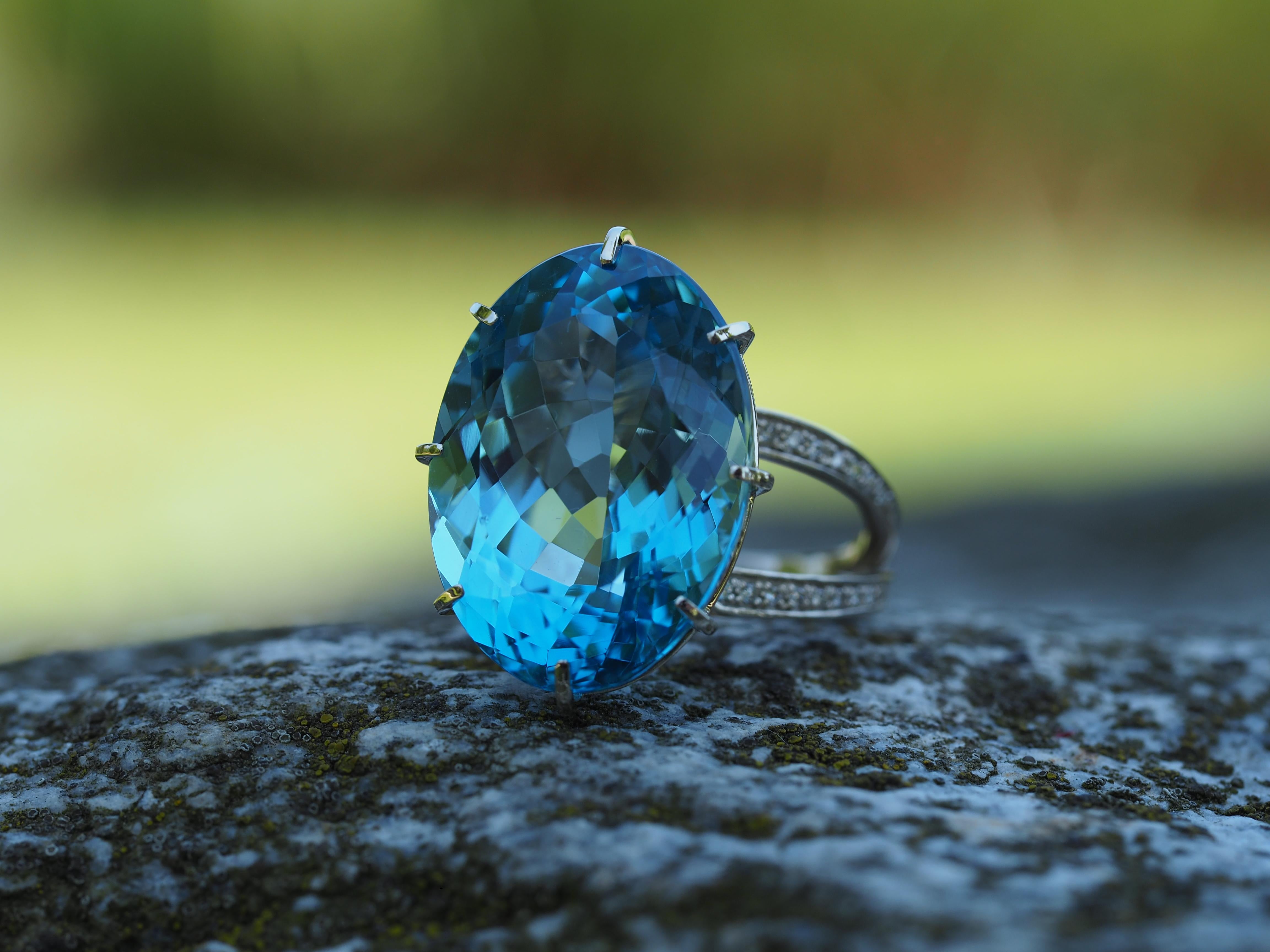 14 Karat Gold Ring with Oval Topaz and Diamonds, Gold Ring with Sky Blue Topaz For Sale 2