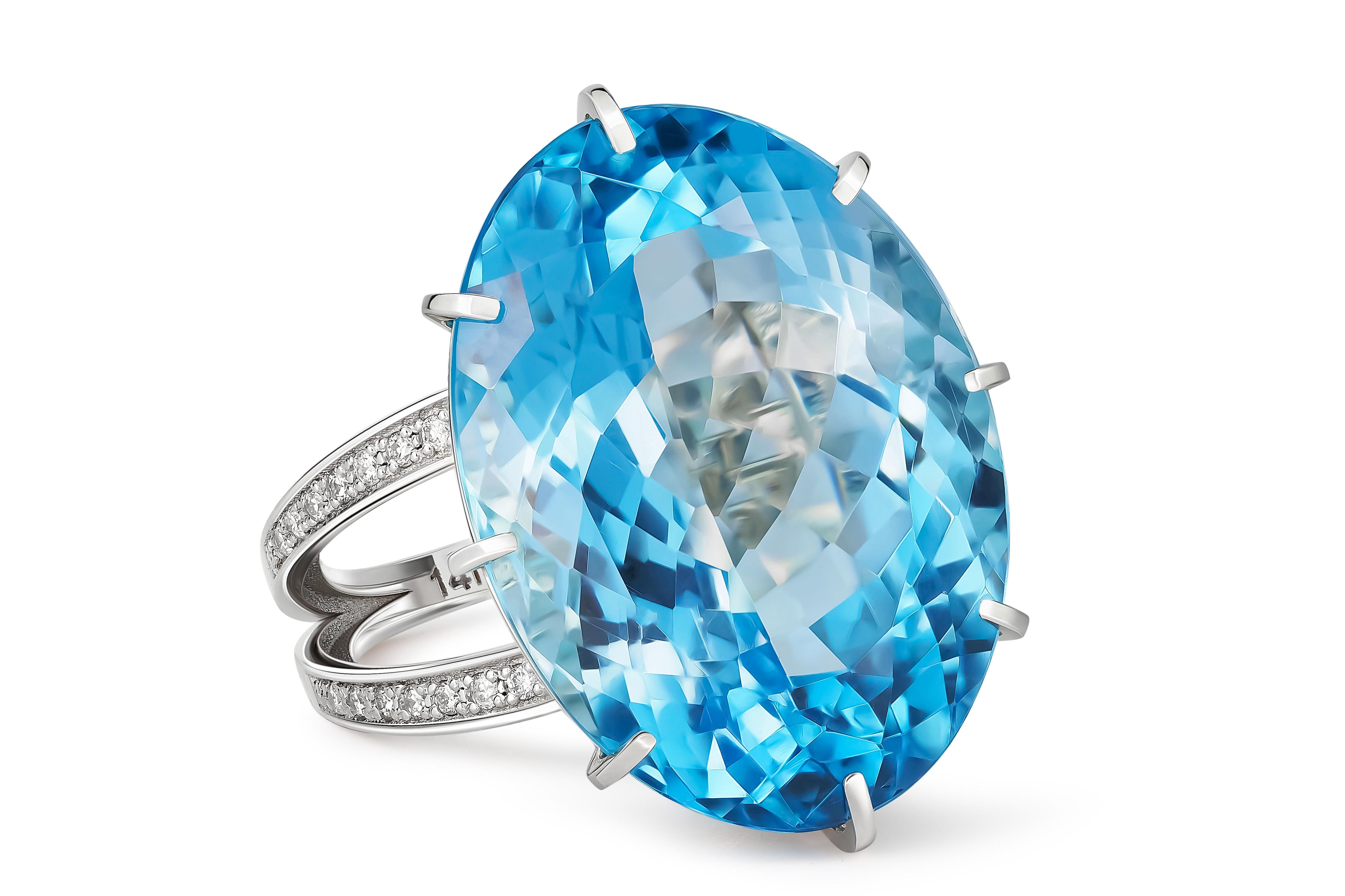 14 Karat Gold Ring with Oval Topaz and Diamonds, Gold Ring with Sky Blue Topaz In New Condition For Sale In Istanbul, TR