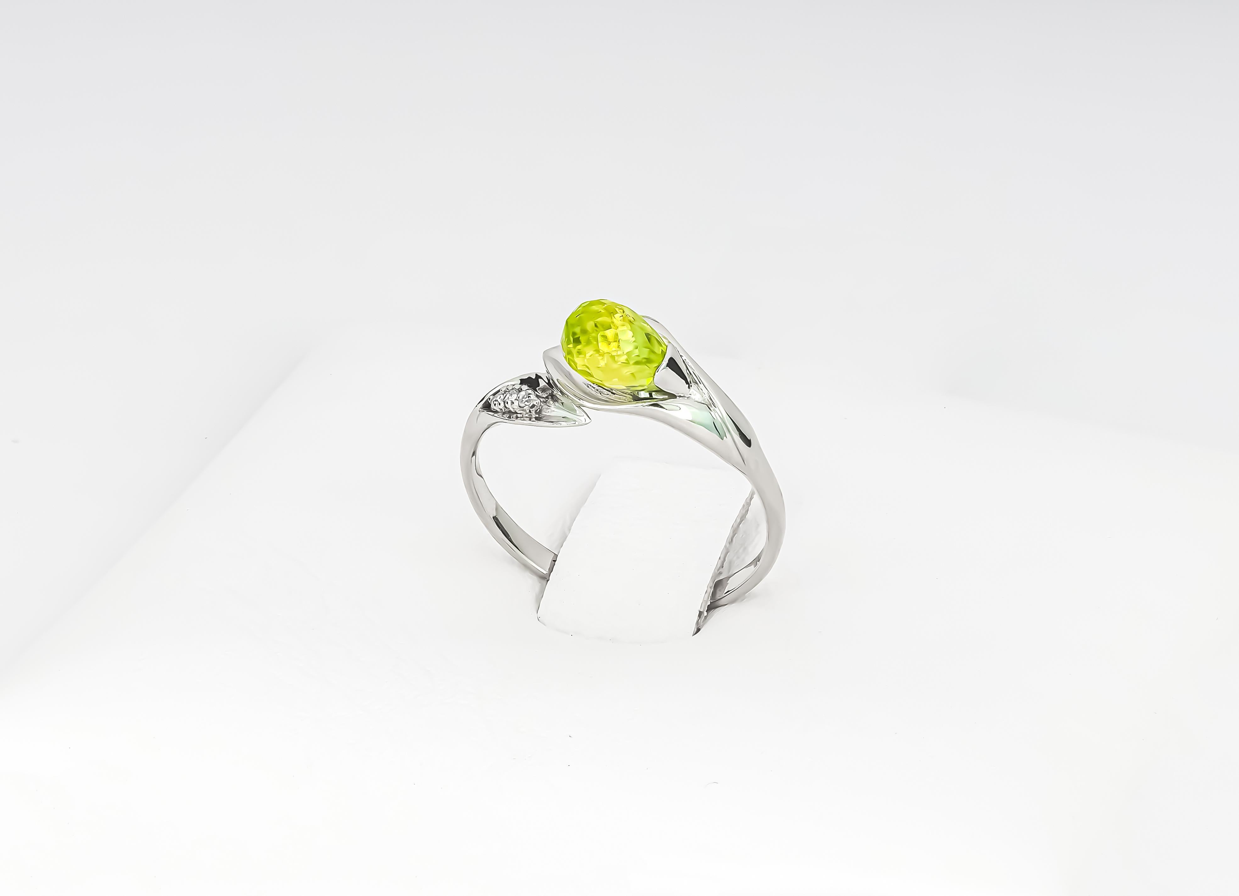 Modern 14 Karat Gold Ring with Peridot and Diamonds, Lily Calla Gold Ring For Sale