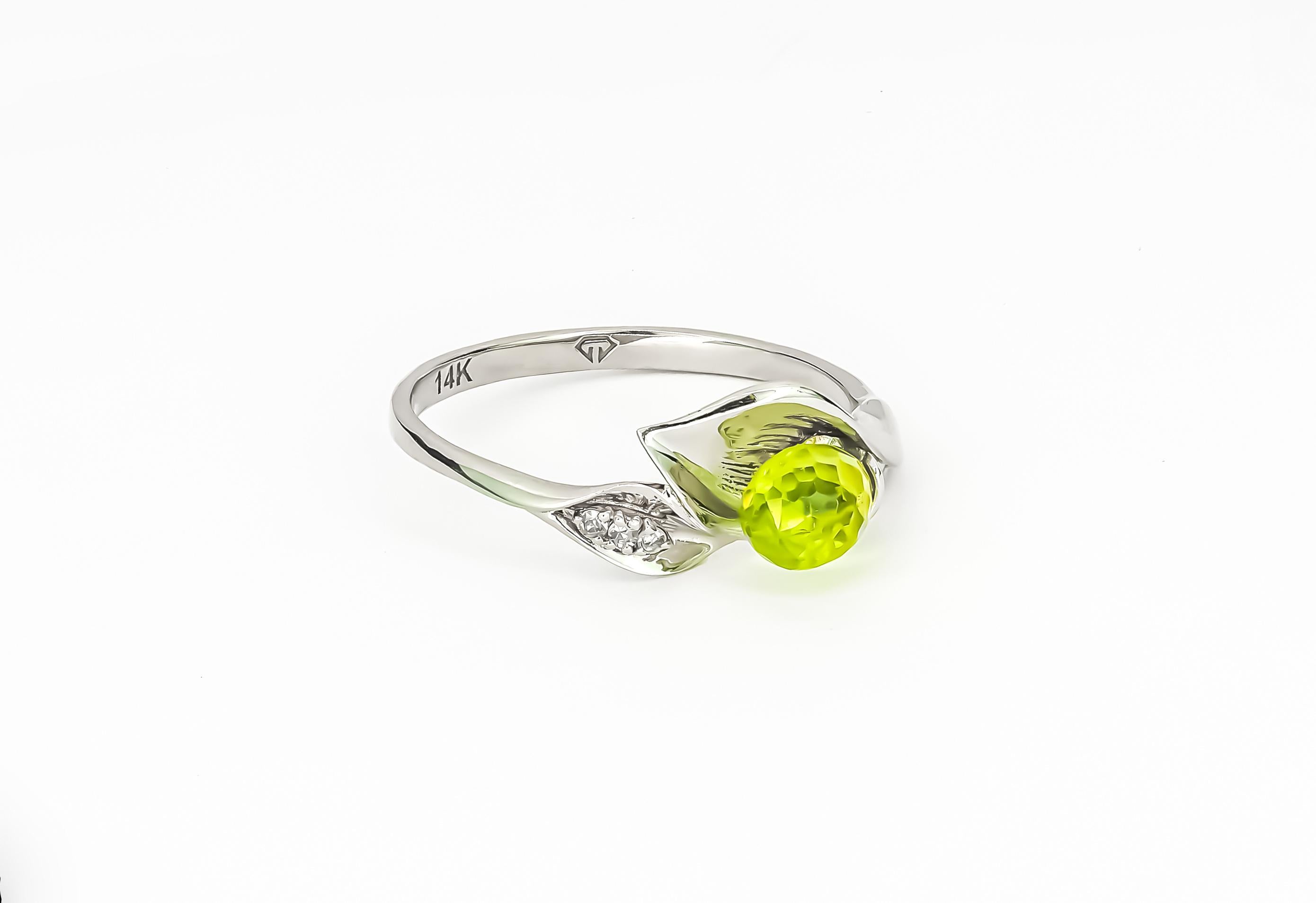 Briolette Cut 14 Karat Gold Ring with Peridot and Diamonds, Lily Calla Gold Ring For Sale