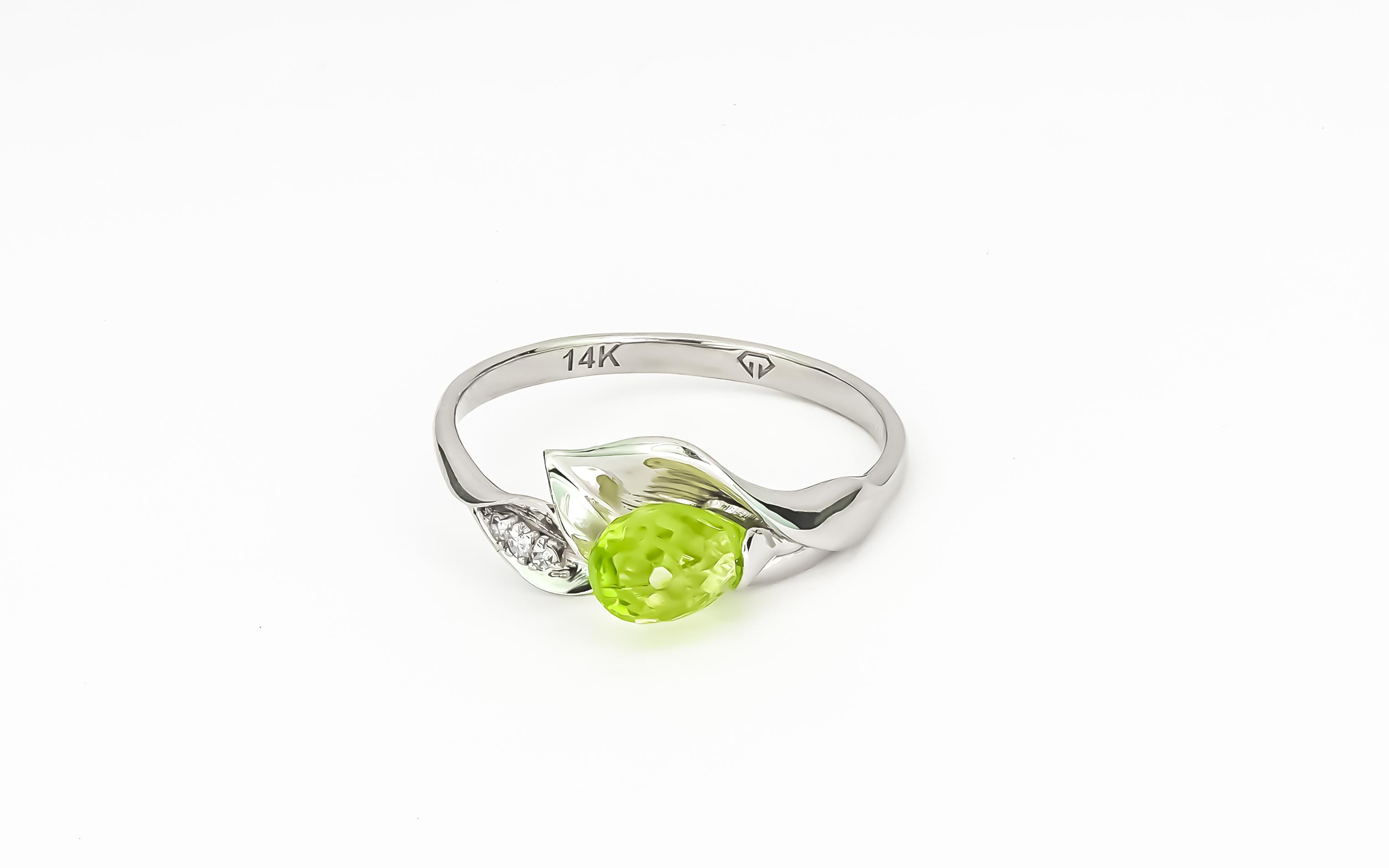 14 Karat Gold Ring with Peridot and Diamonds, Lily Calla Gold Ring In New Condition For Sale In Istanbul, TR