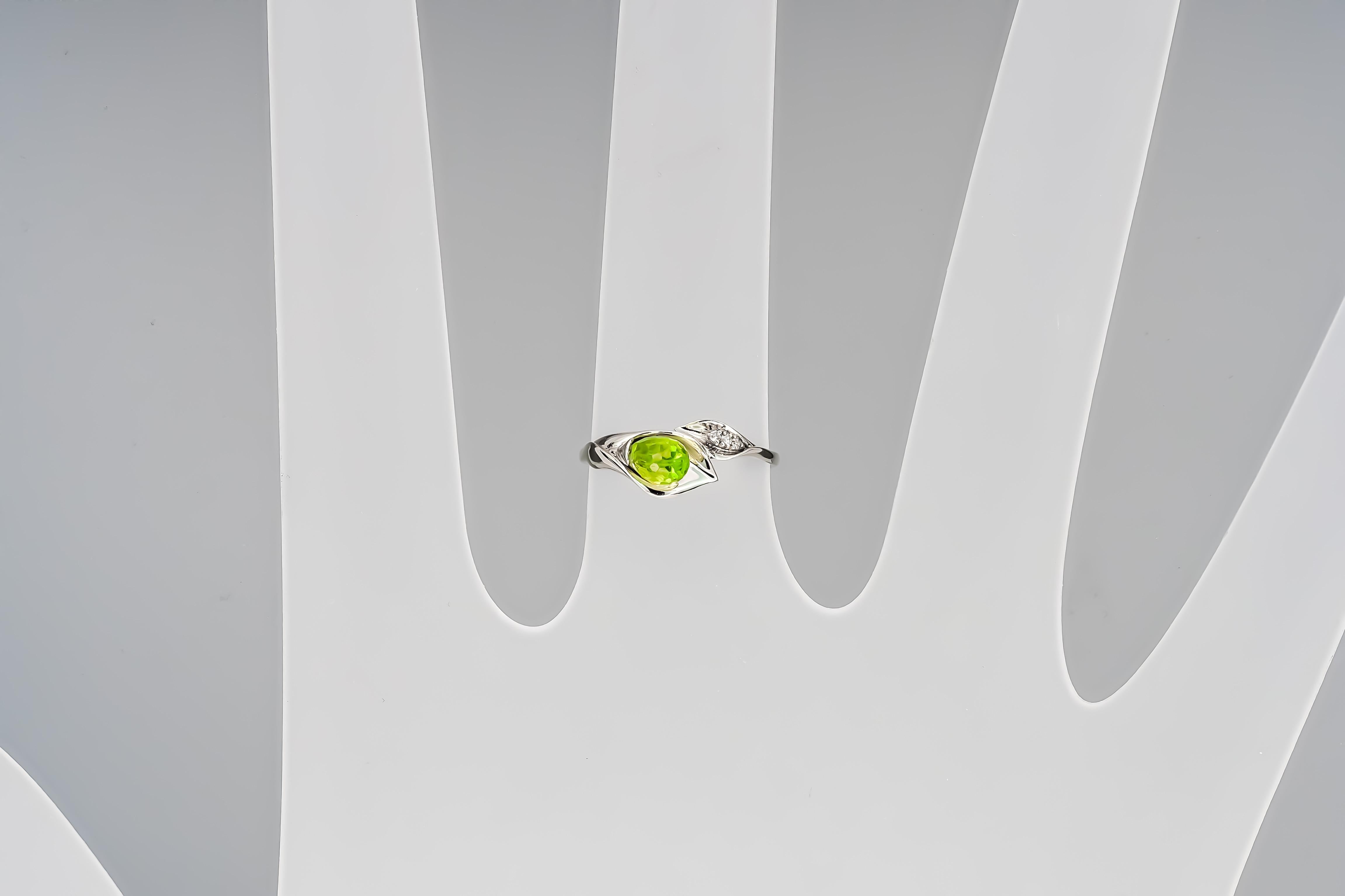 Women's 14 Karat Gold Ring with Peridot and Diamonds, Lily Calla Gold Ring For Sale