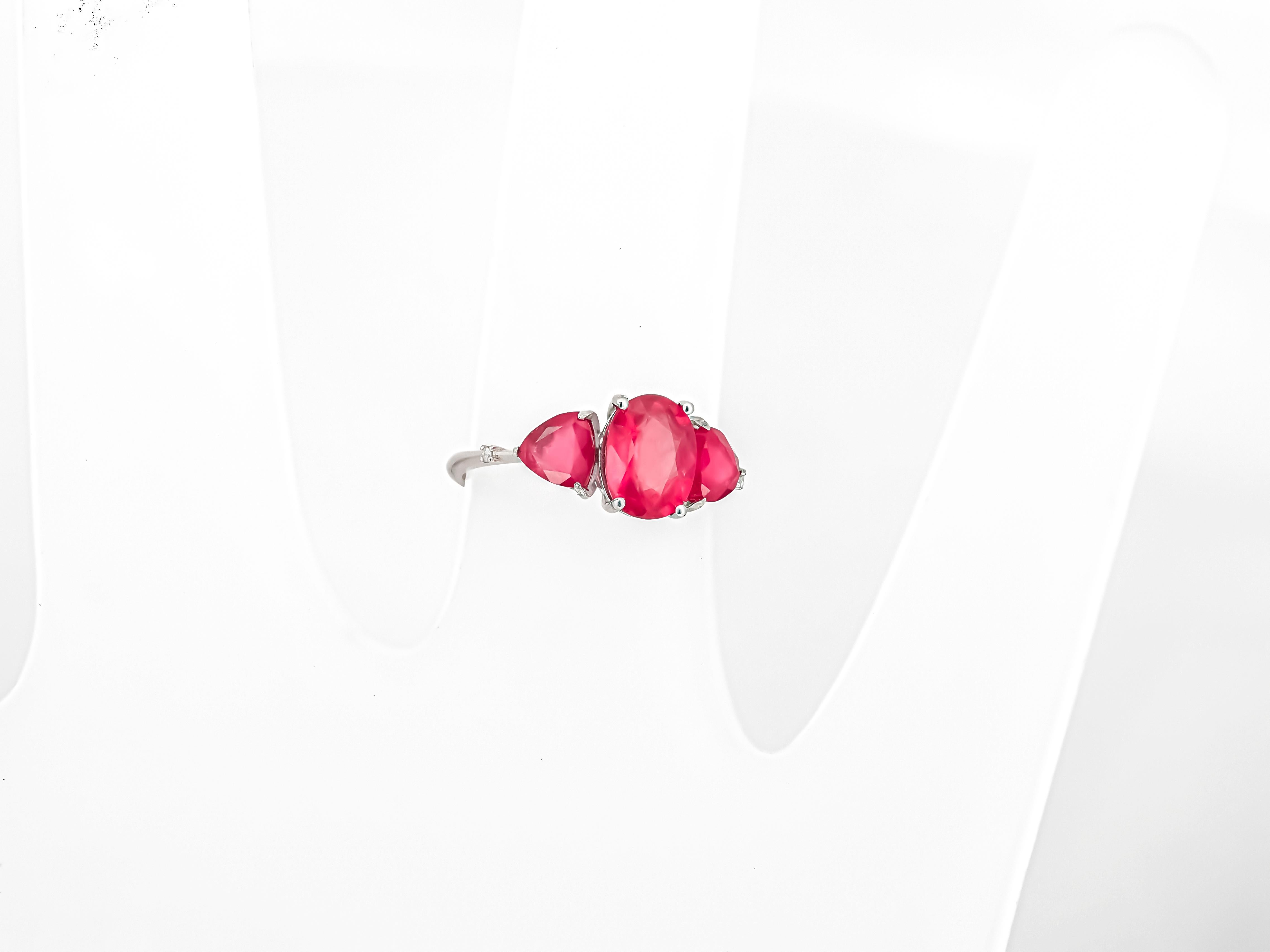 En vente :  Bague en or 14 carats avec rubis et diamants 17