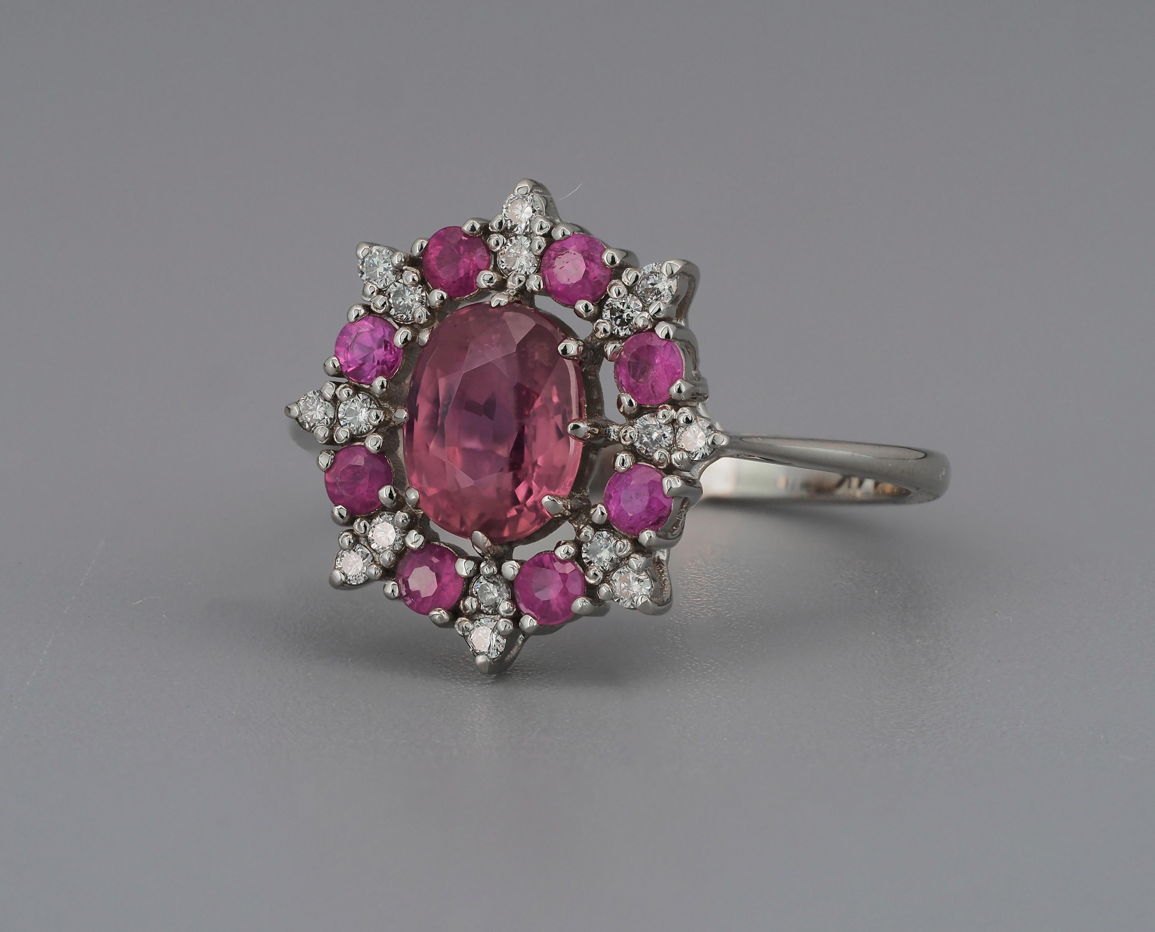 in vendita:  Anello in oro 14 carati con rubino e diamanti. Anello d'oro con fiocco di neve 4