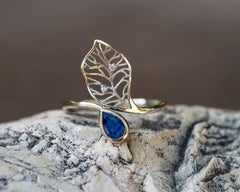 14 Karat Gold Ring with Sapphire and Diamonds.