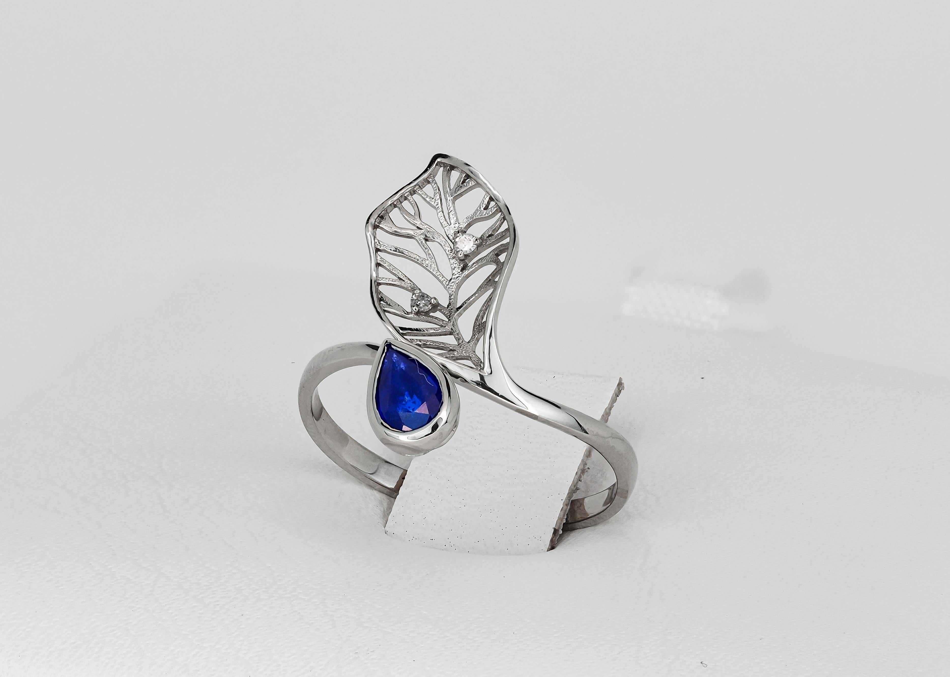 Women's 14 Karat Gold Ring with Sapphire and Diamonds. Floral Design Ring with Sapphire For Sale