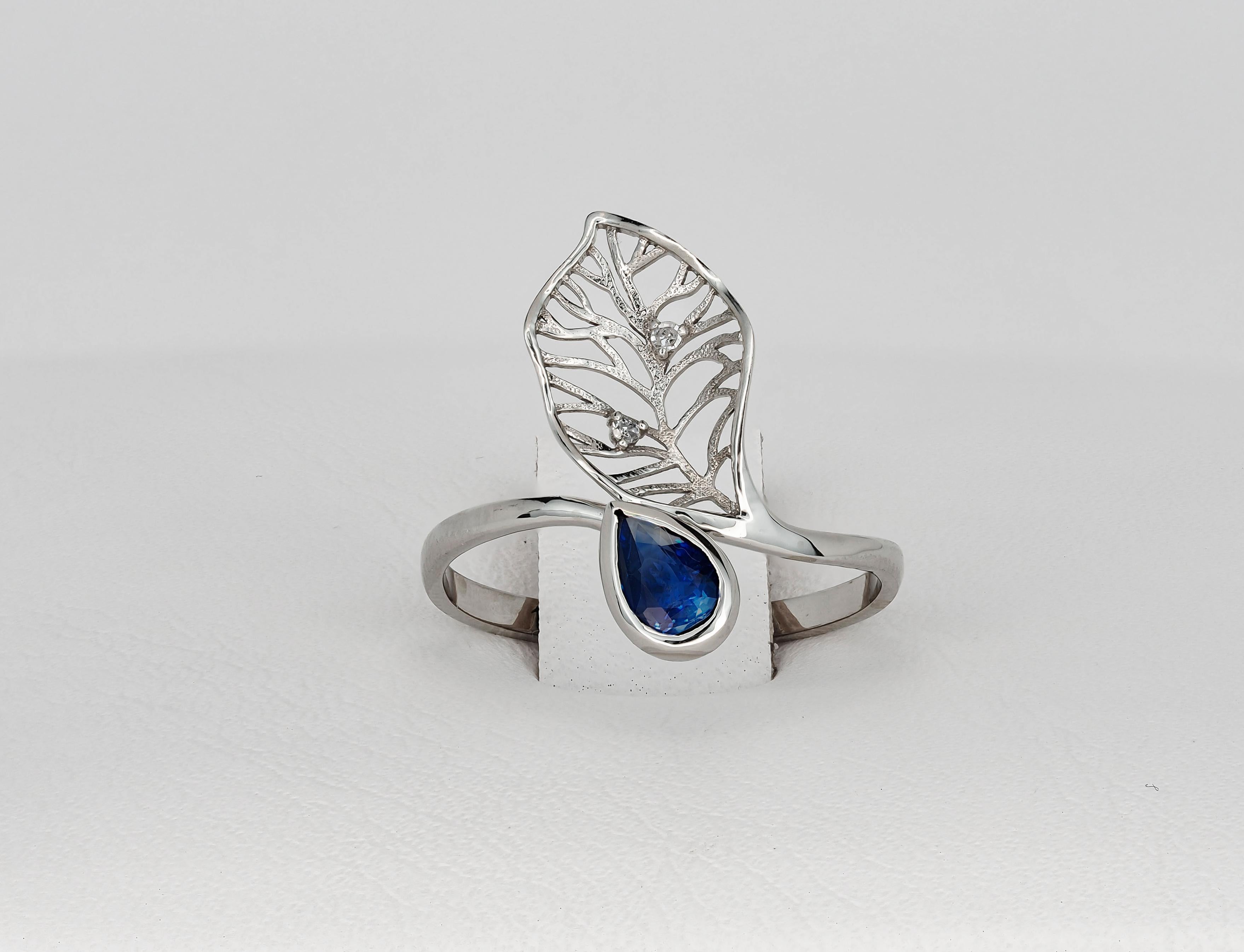 14 Karat Gold Ring with Sapphire and Diamonds. Floral Design Ring with Sapphire For Sale 1