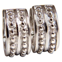 Orecchini a clip Huggie in oro 14 carati con perline Deco del Revival spagnolo o gotico