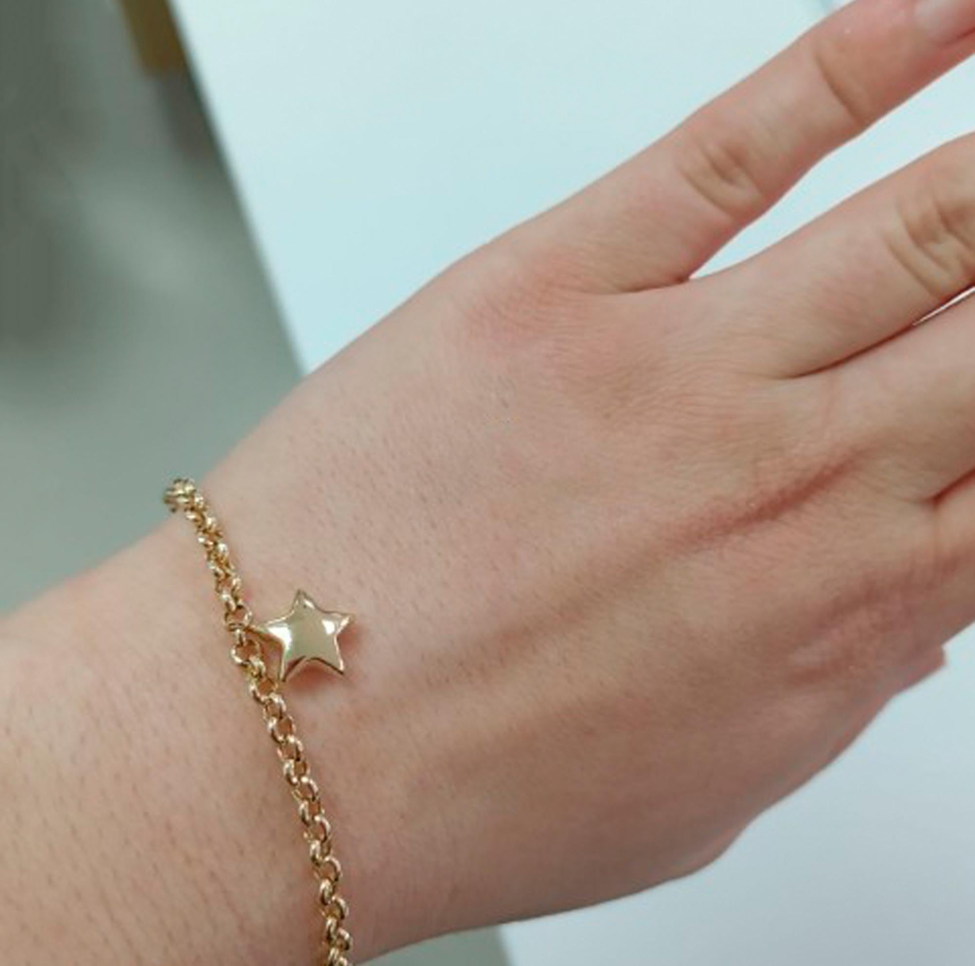 14 Karat Gold Star Charm Bracelet, Chain Bracelet with Star Shaped Pendant In New Condition In Istanbul, TR