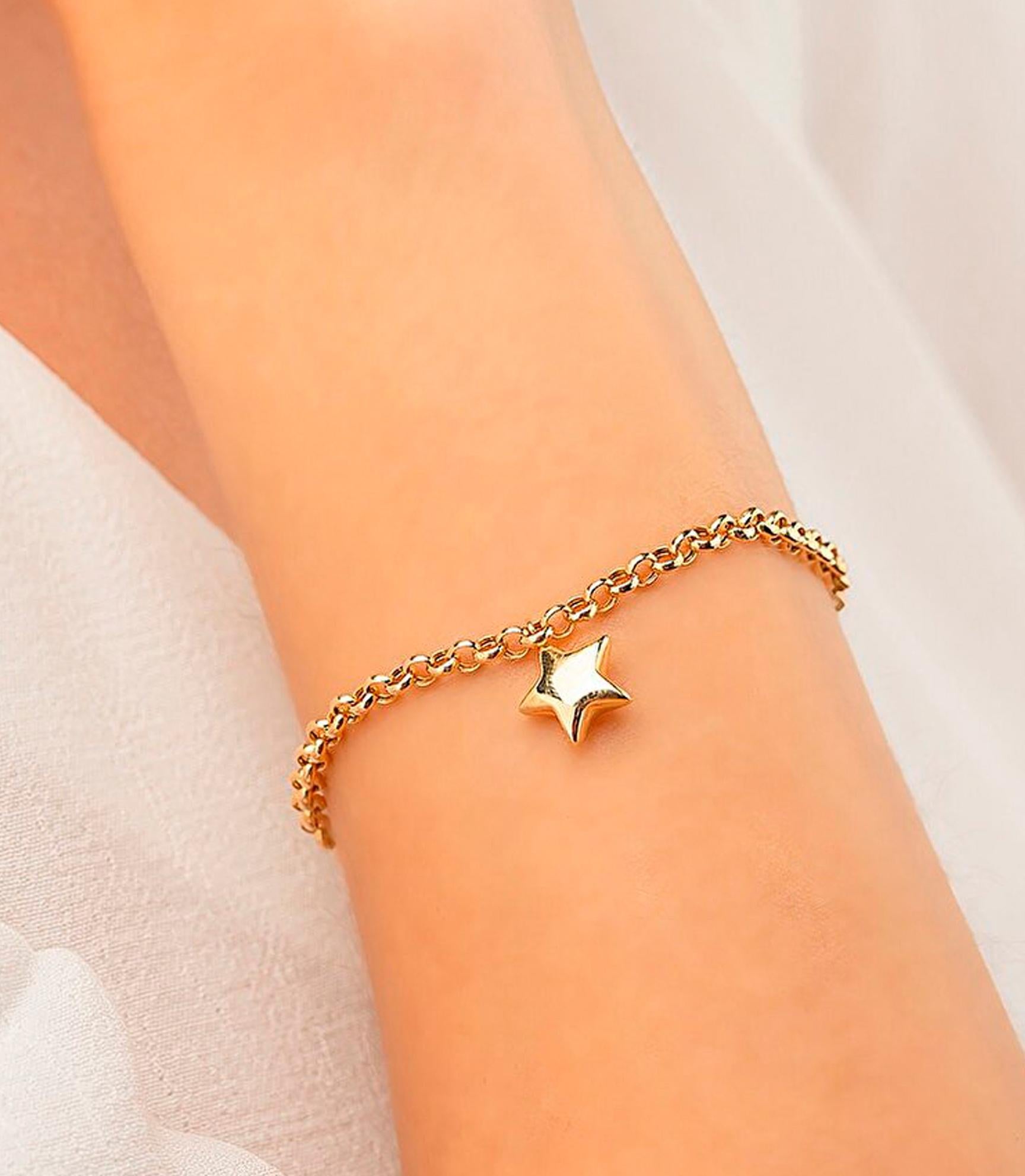 14 karat gold Star Charm Bracelet. Chain Bracelet with Star shaped pendant. In New Condition For Sale In Istanbul, TR