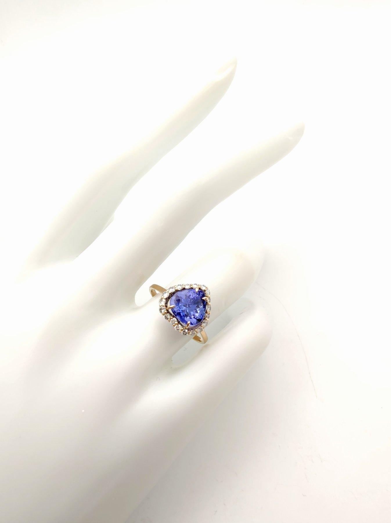 Reveal timeless sophistication with our 14-karat Gold Tanzanite Ring adorned with Diamonds. Ideal for weddings, engagements, and proposals, this handcrafted ring seamlessly blends contemporary allure with enduring elegance. It's the perfect gift,