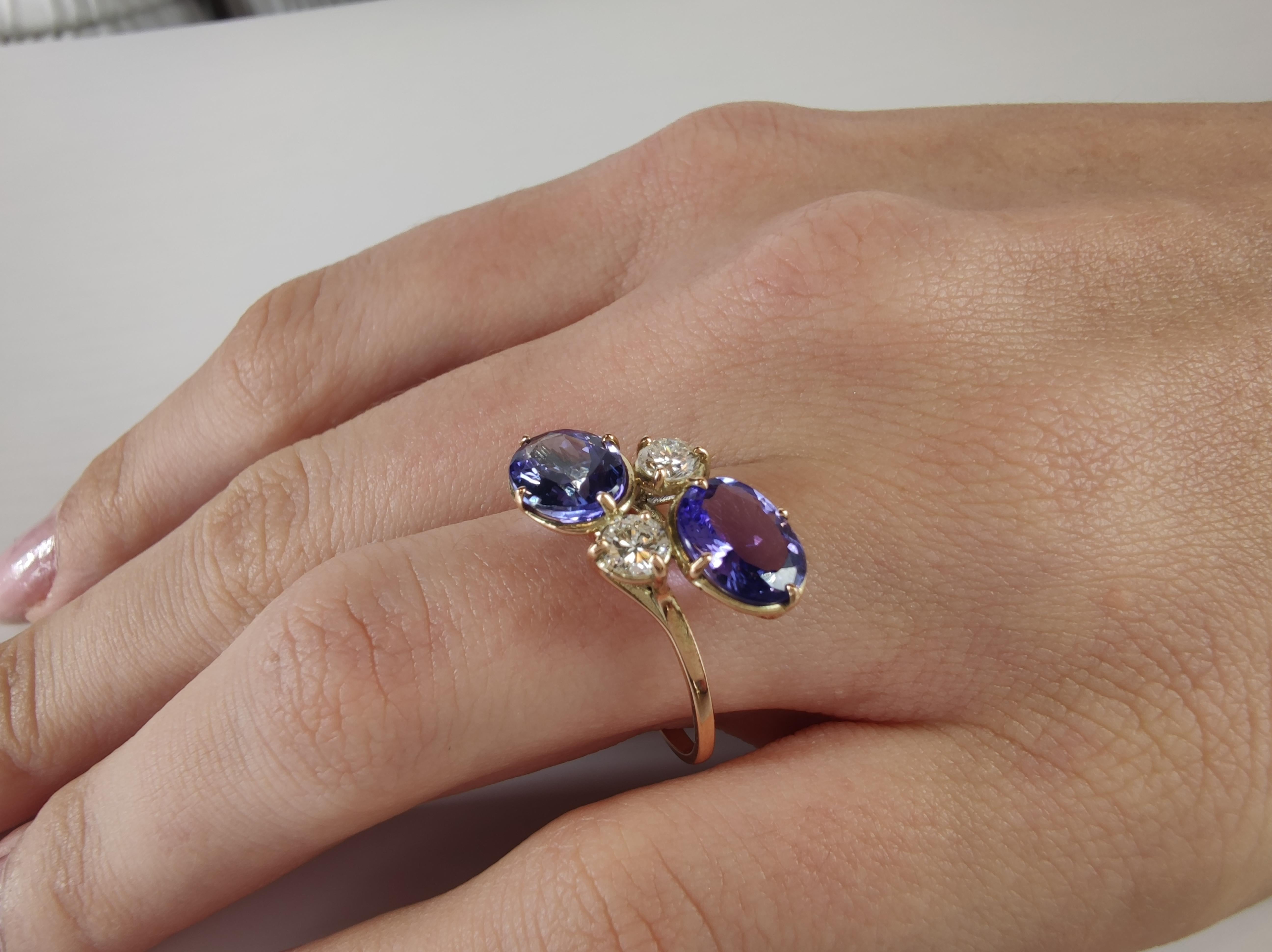 Contemporary Flash Sale-14 karat Gold -Certified Tanzanite Ring with Diamonds For Sale