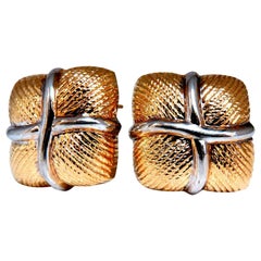 Pendientes de clip con textura y omega de oro de 14 quilates