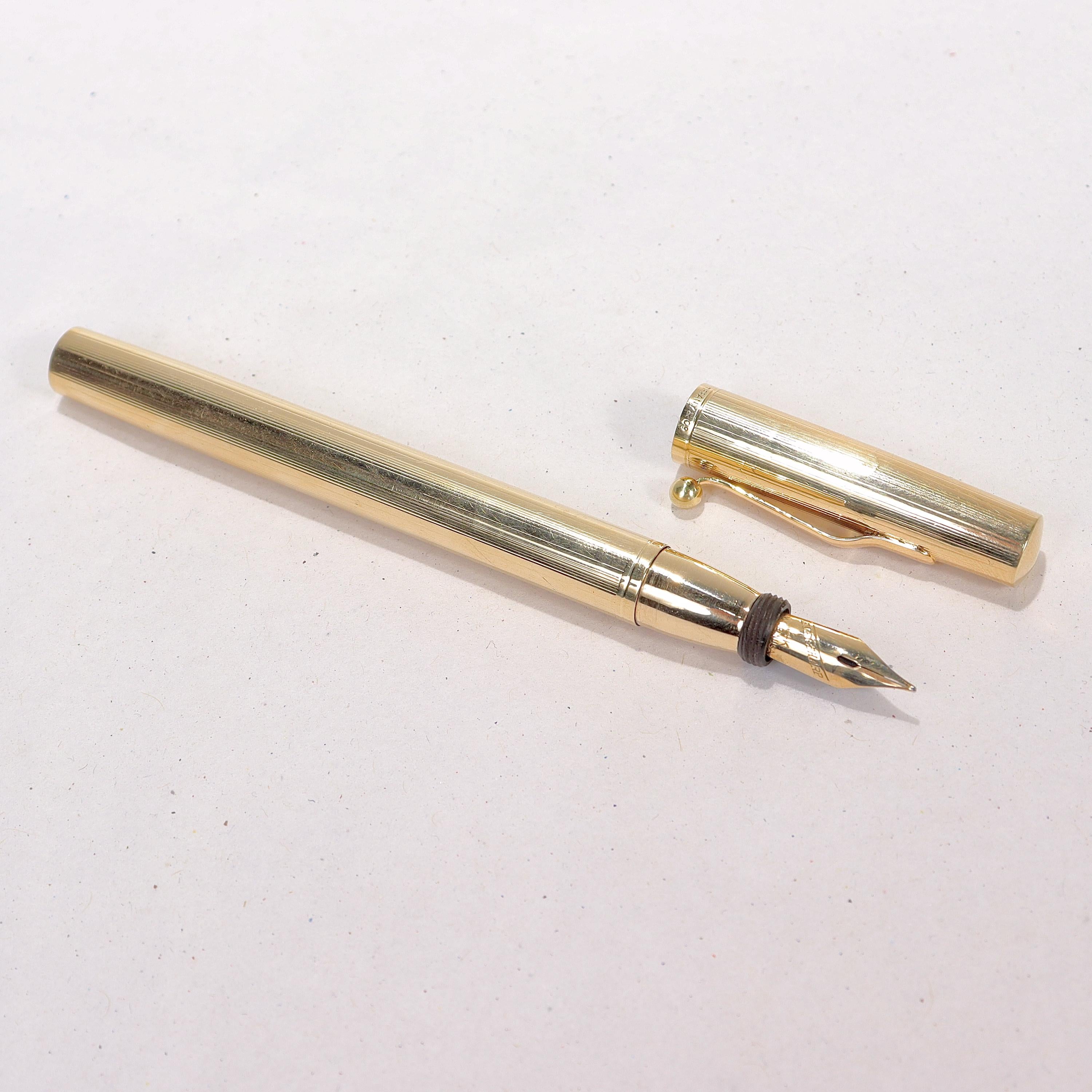 A fine 14K yellow gold fountain pen.

By Tiffany & Co.

With a 14 karat eversharp nip and a not currently functional chamber that needs a replaced rubber element.

Simply a wonderful antique Tiffany pen! 

Date:
Early 20th Century

Overall
