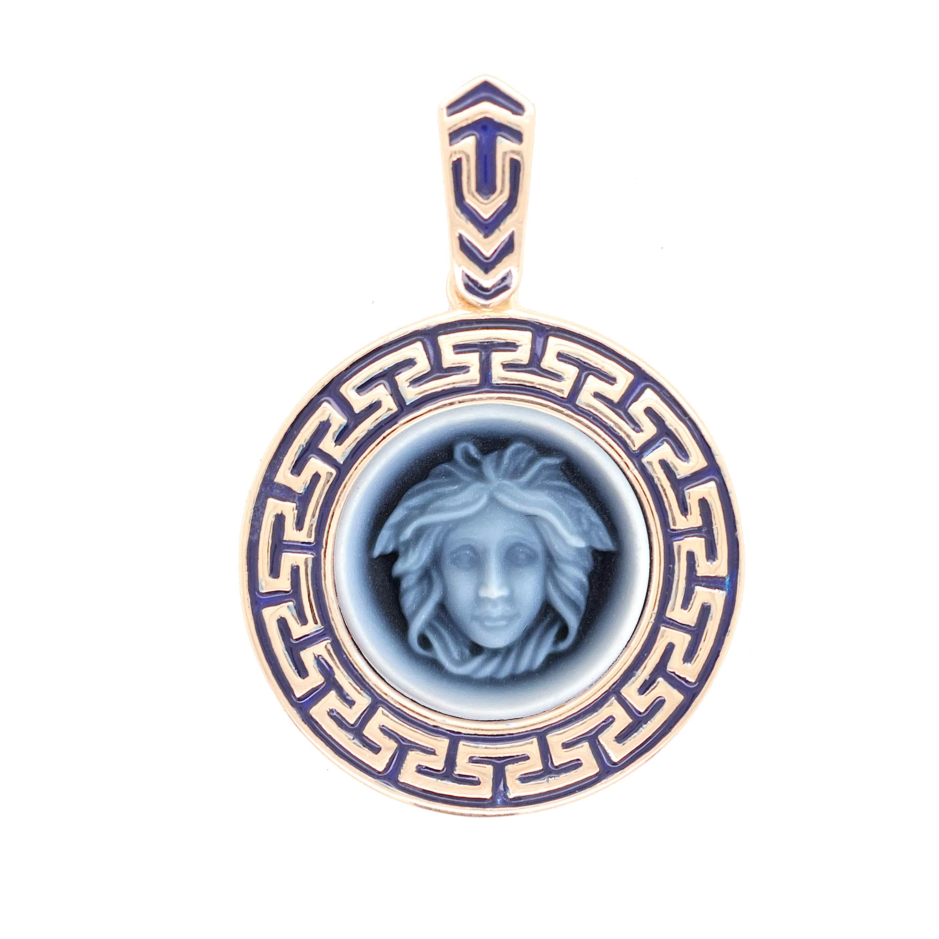 14 Karat Gold Versace Design Medusa Kamee griechisches Design Emaille Anhänger Halskette