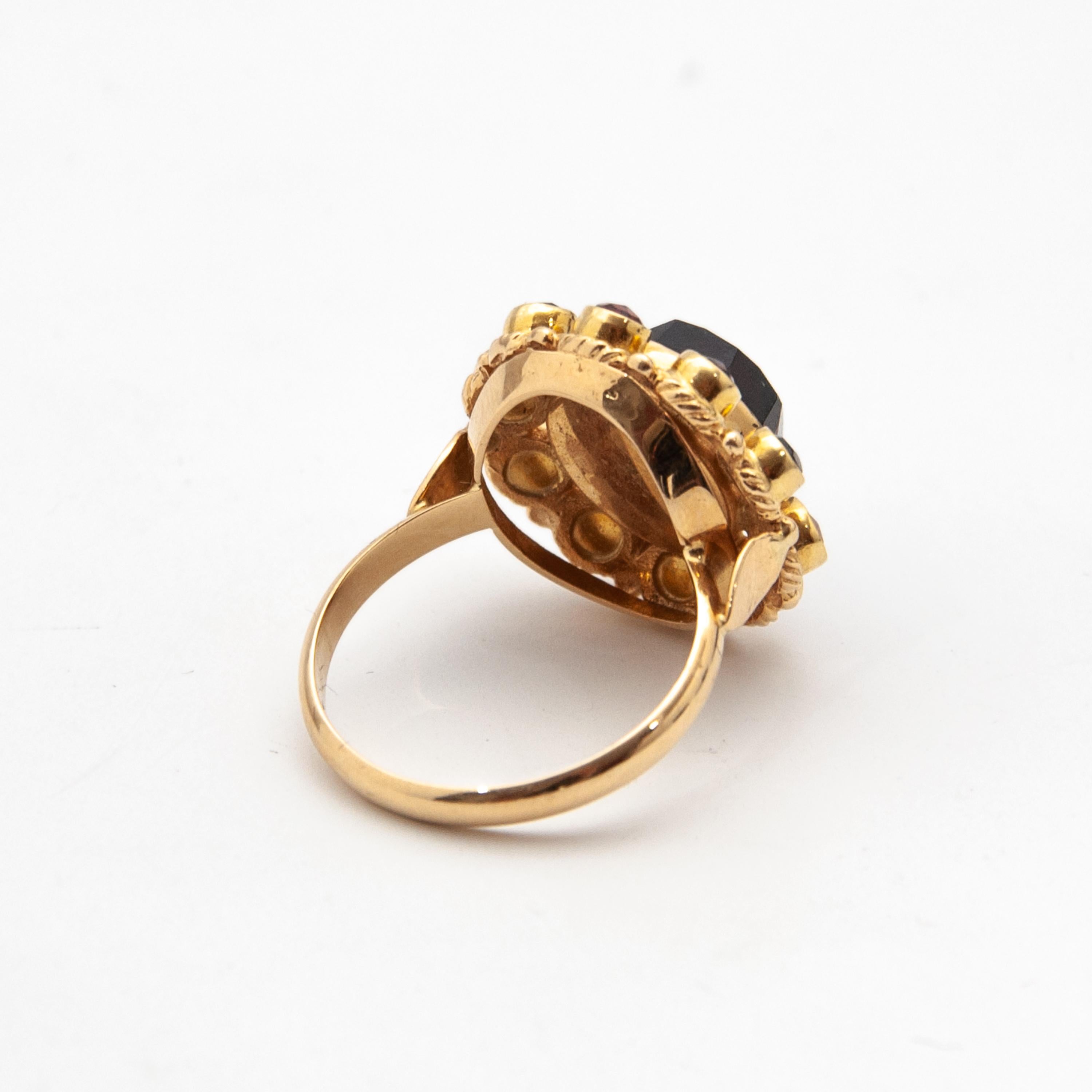 Round Cut Vintage Garnet and 14 Karat Gold Cluster Ring For Sale
