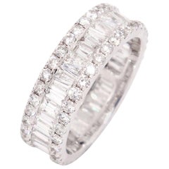 14 Karat Gold VS2, G, 2.79 Carat Baguette Diamond with Diamond Sides Eternity Band