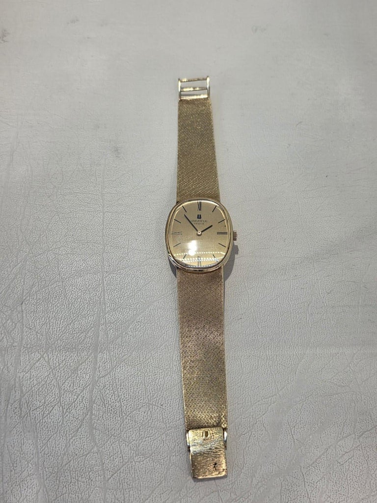 ◉UNIVERSALGENEVE 腕時計 68238 14 KARAT GOLD 14-karat gold watch from the Universal Genève brand For Sale at