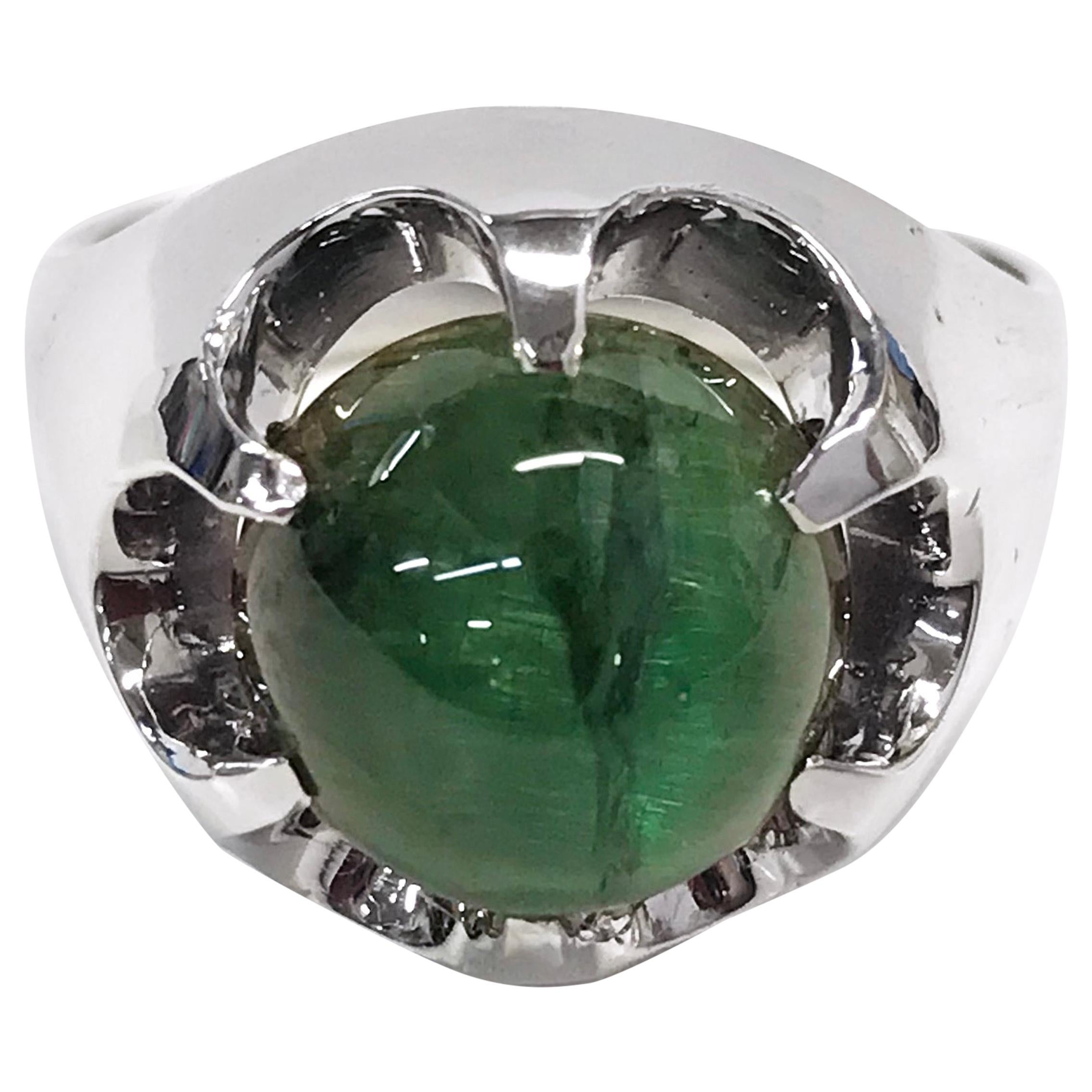 Bague cocktail en or blanc et tourmaline vert œil de chat