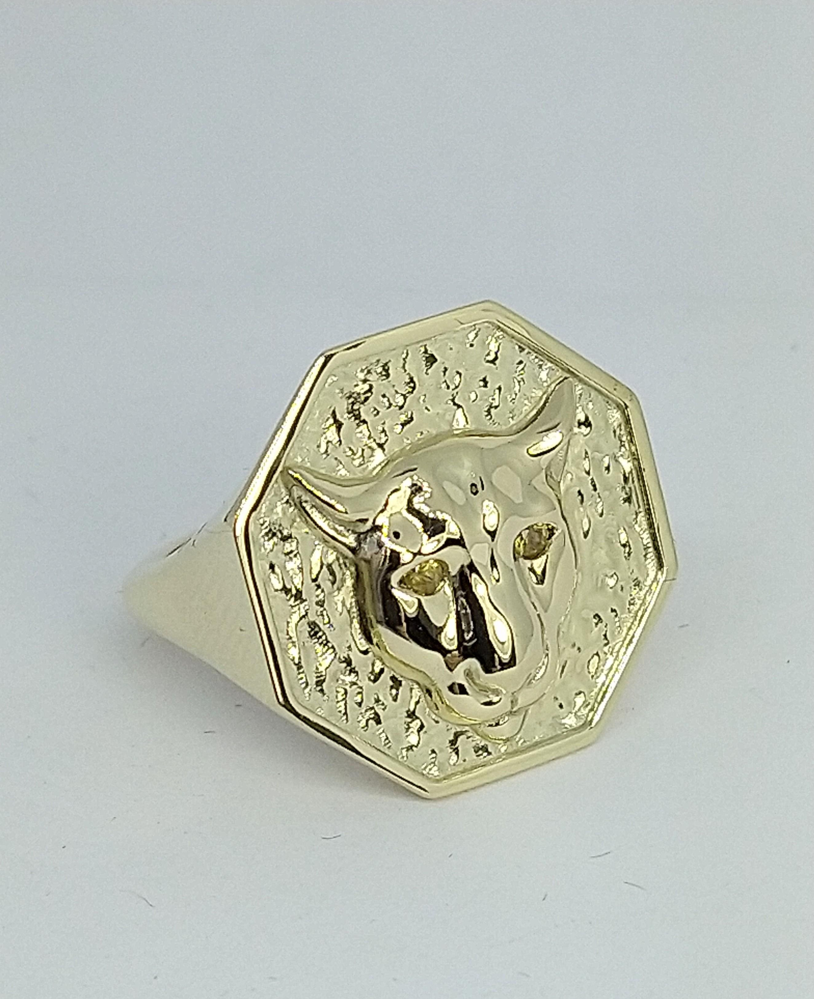 For Sale:  14 Karat Green Gold Size 7.75 Cougar Signet Ring with Yellow Sapphire Eyes 2