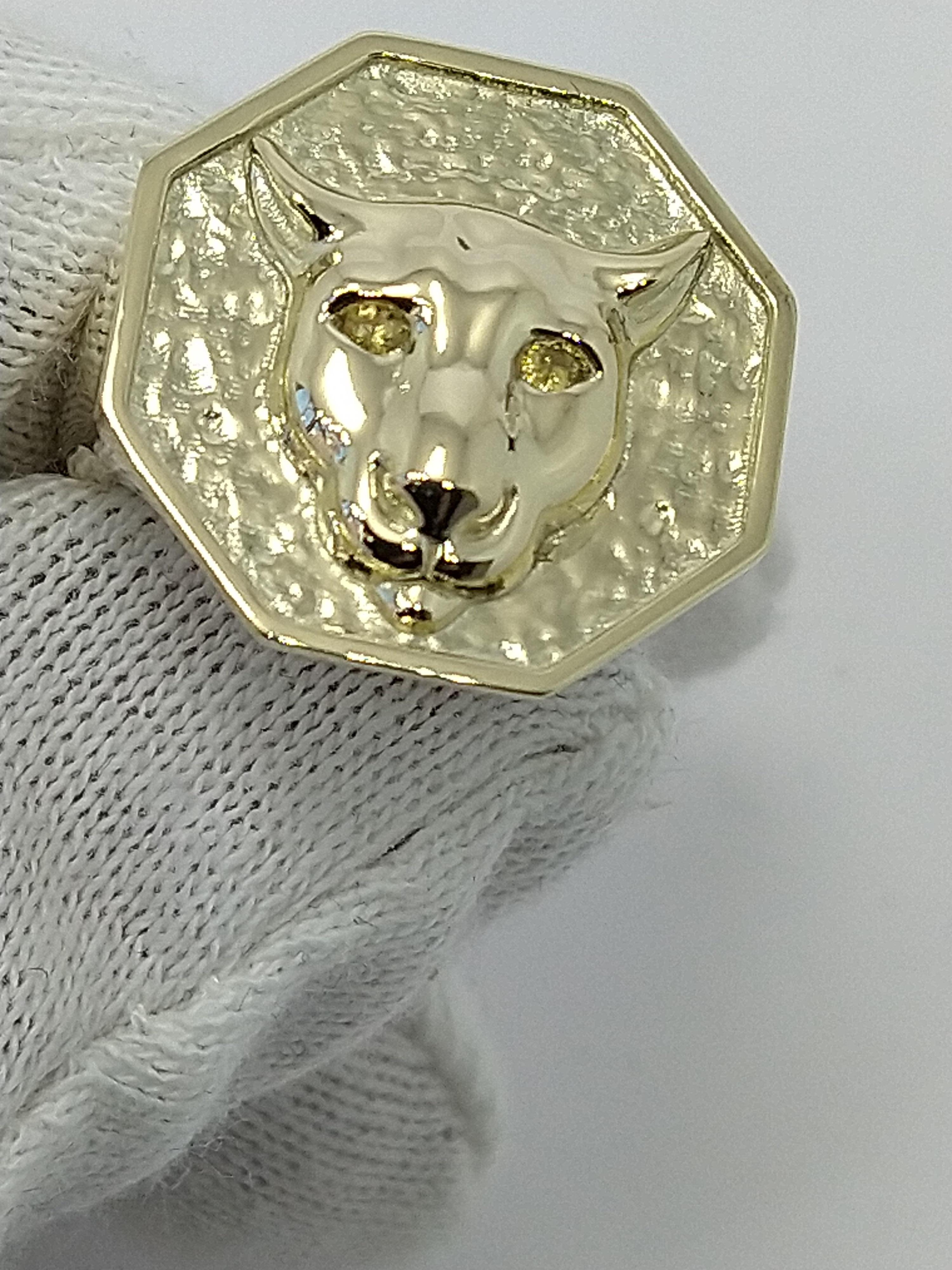 For Sale:  14 Karat Green Gold Size 7.75 Cougar Signet Ring with Yellow Sapphire Eyes 3