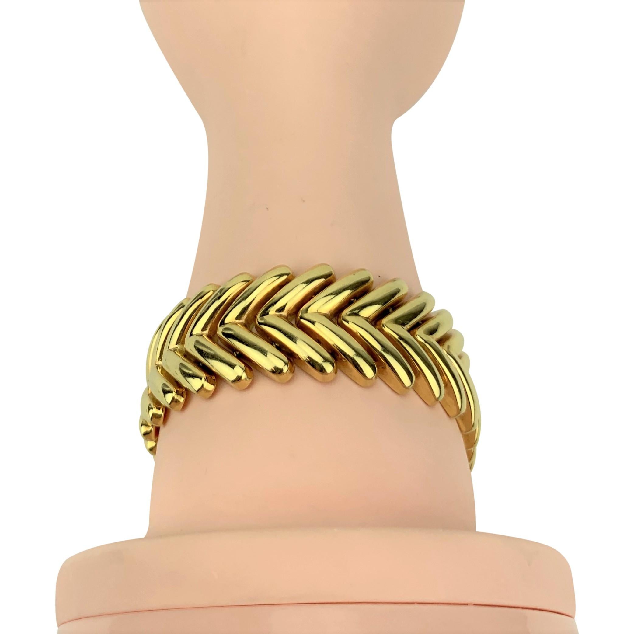 14 Karat Italian Yellow Gold Fancy V Link Bracelet 1