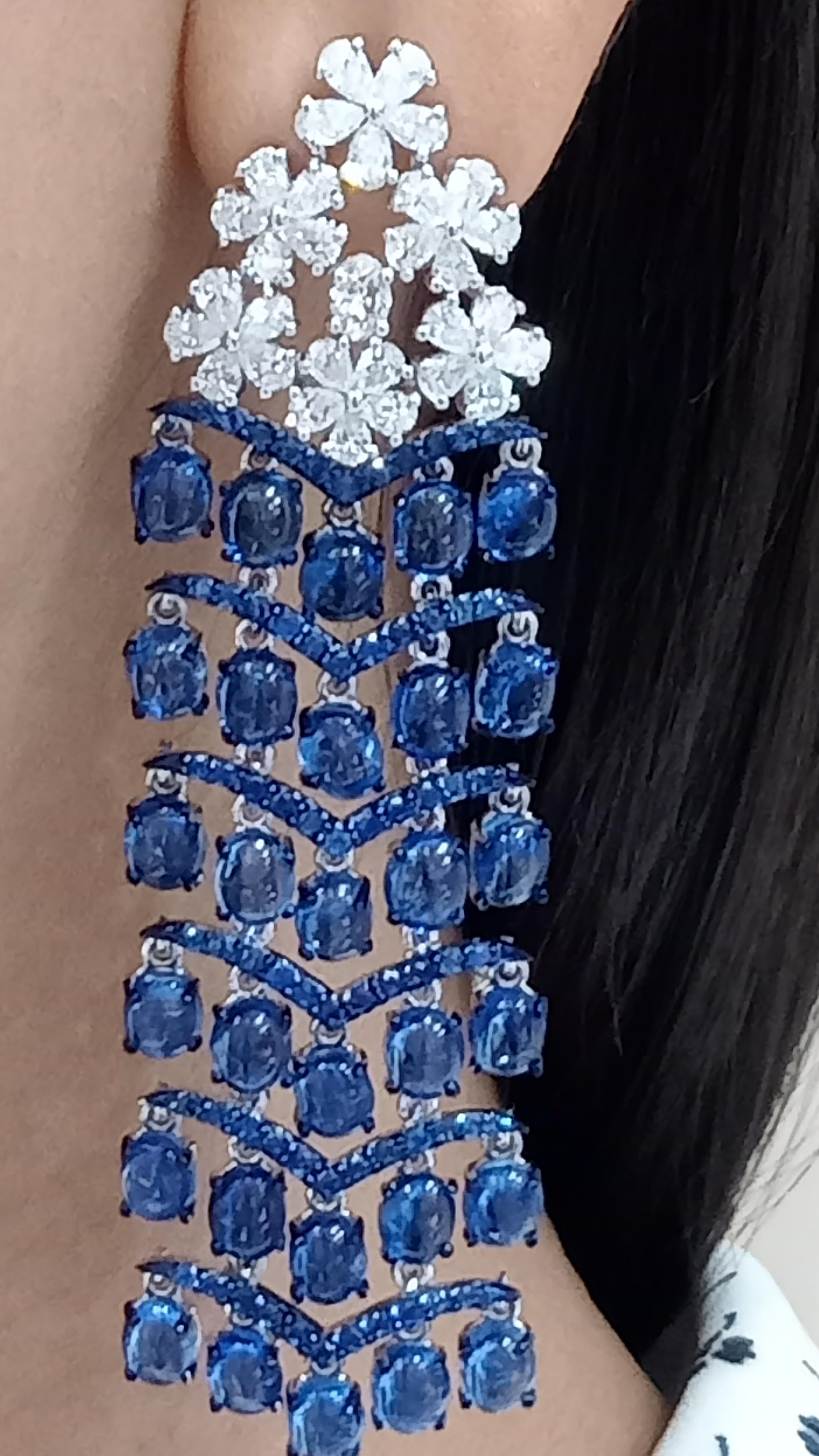 Contemporain Boucles d'oreilles chandelier en Kyanite 14 carats, saphir bleu et diamant blanc  en vente
