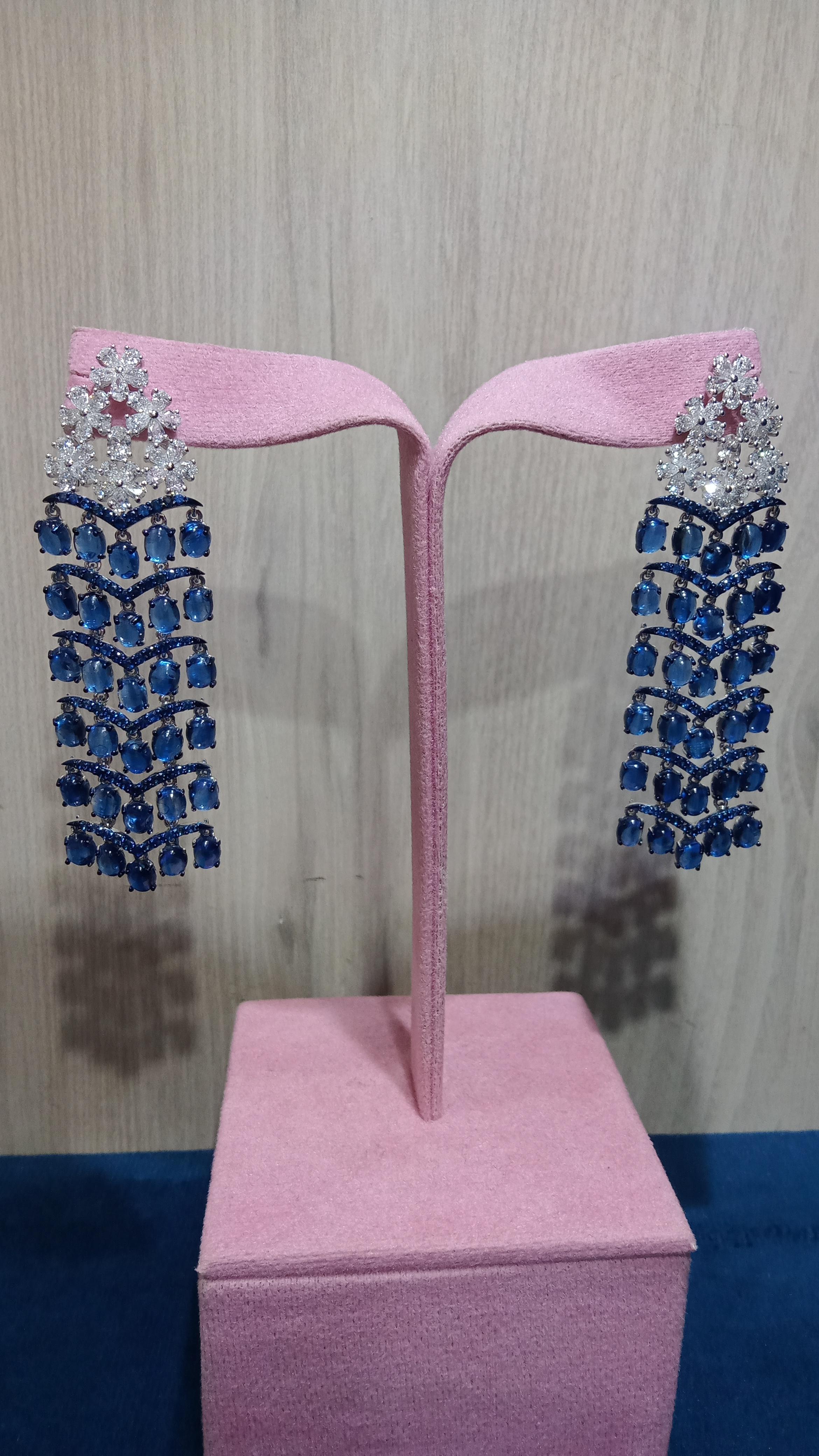 Taille mixte Boucles d'oreilles chandelier en Kyanite 14 carats, saphir bleu et diamant blanc  en vente