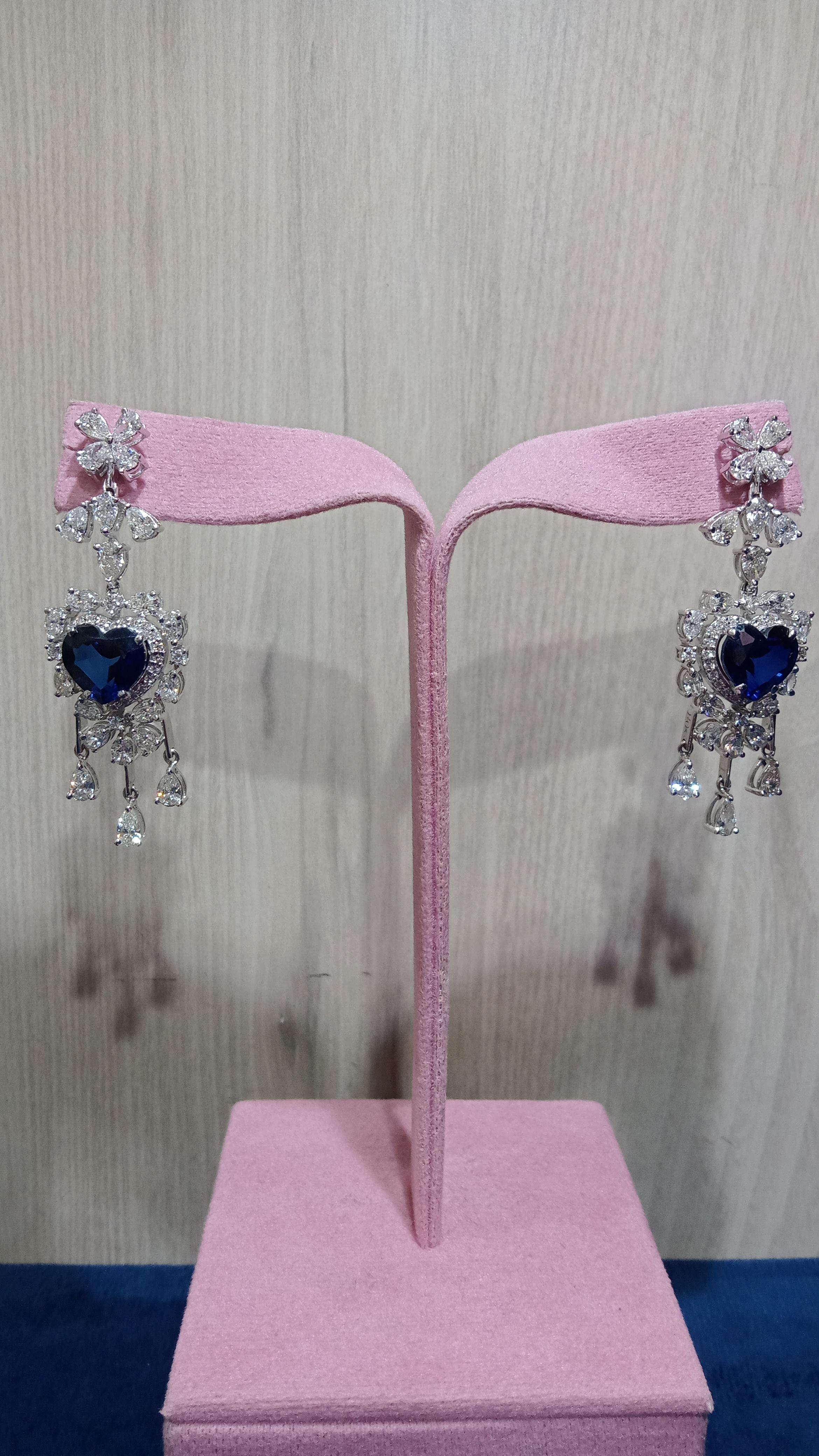 Contemporain Boucles d'oreilles chandelier 14 carats kyanite diamant blanc  en vente