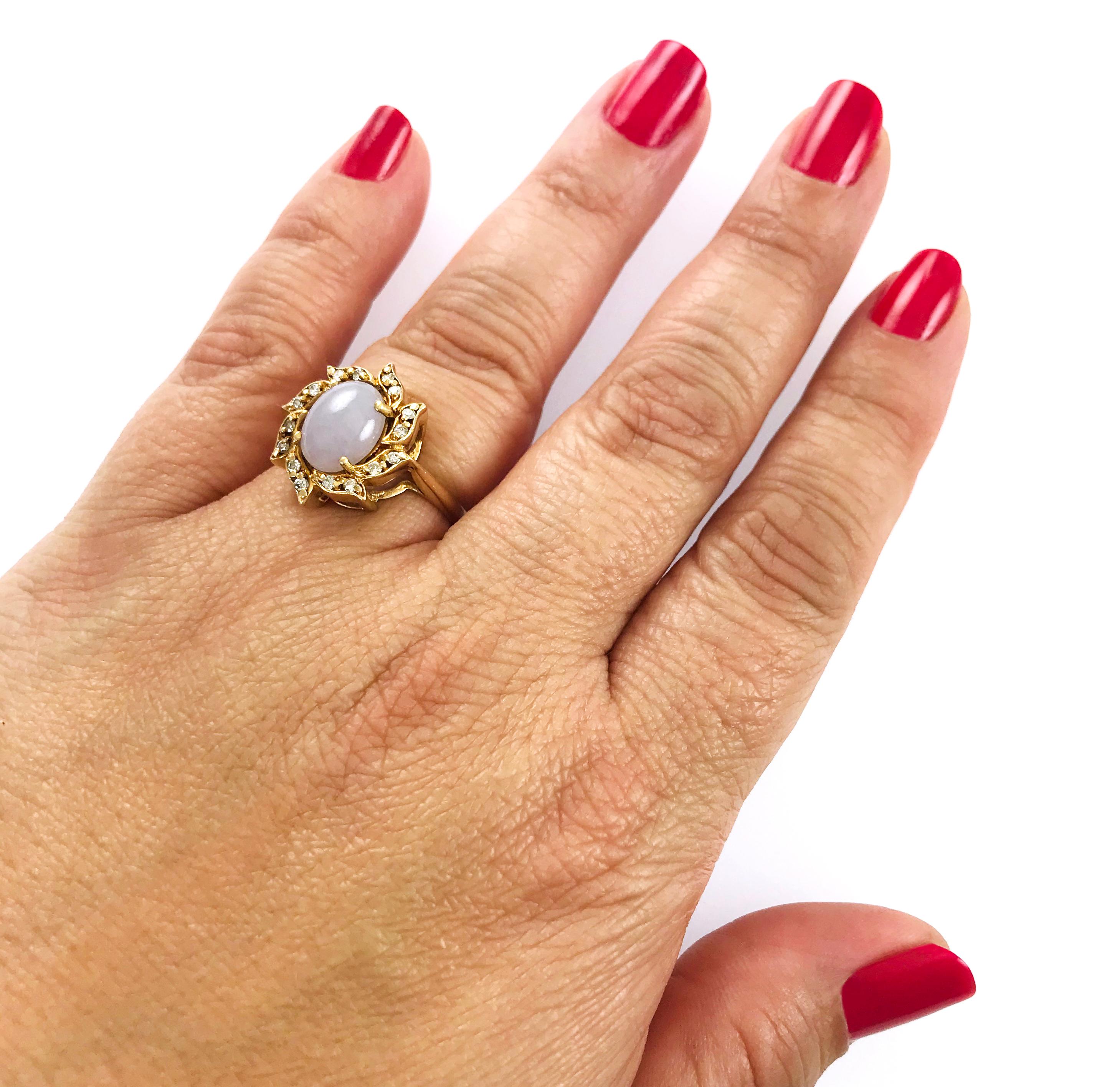 14 Karat Lavender Jade Diamond Ring In Fair Condition For Sale In Palm Desert, CA