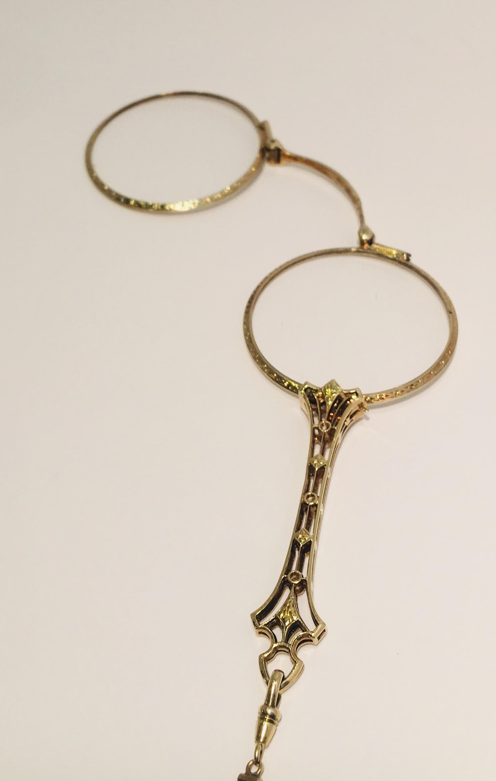 14 Karat Lorgnette Folding Eyeglasses mit Gold, Diamant und Saatperlen Lariat (Alteuropäischer Brillantschliff) im Angebot