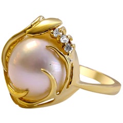 14 Karat Mother of Pearl and Diamond Ladies Ring 14 Karat Mother of Pearl and Diamond Ladies Ring