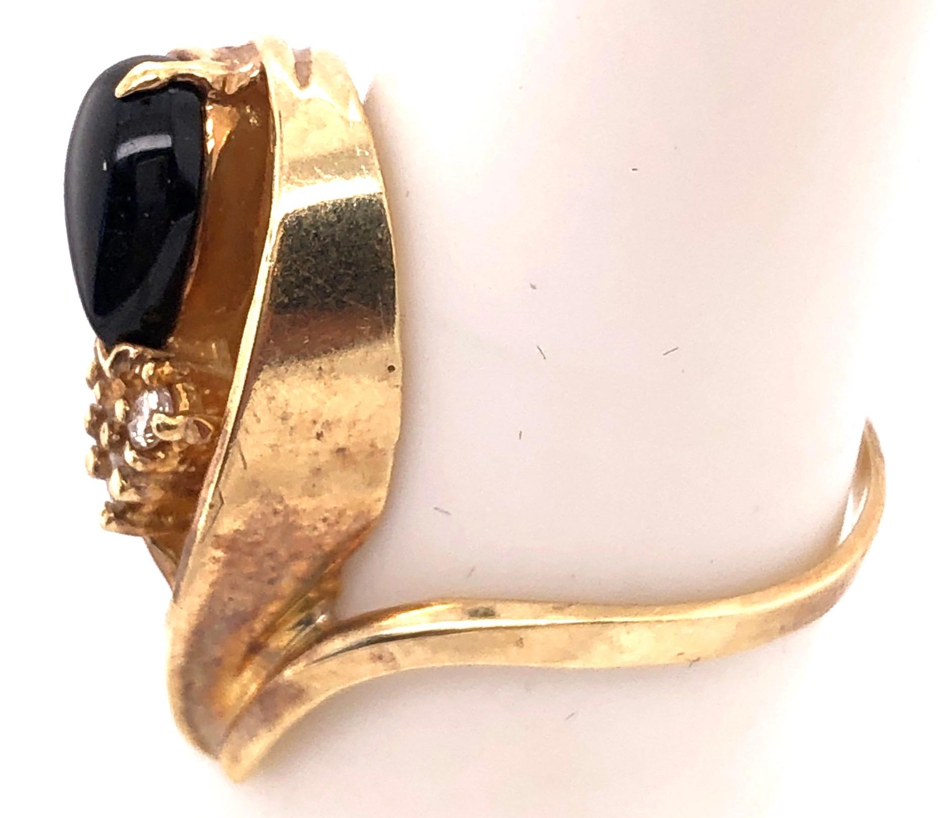 14 Karat Onyx and Diamond Yellow Gold Ring Freeform 0.03 TDW In Good Condition For Sale In Manhasset, NY