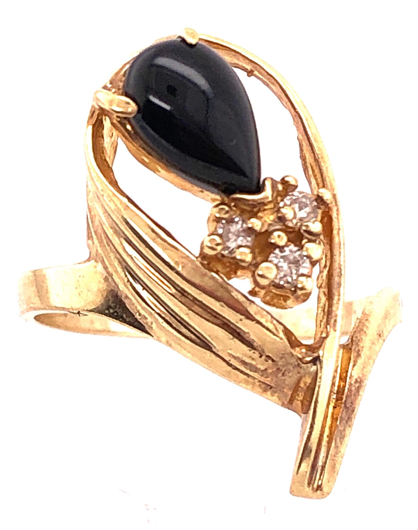 14 Karat Onyx and Diamond Yellow Gold Ring Freeform 0.03 TDW For Sale 2