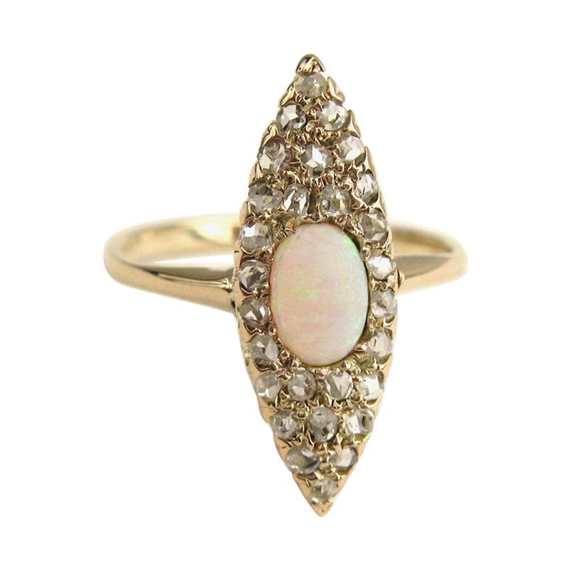 14 Karat Opal & Diamant Navette viktorianischer Ring im Angebot