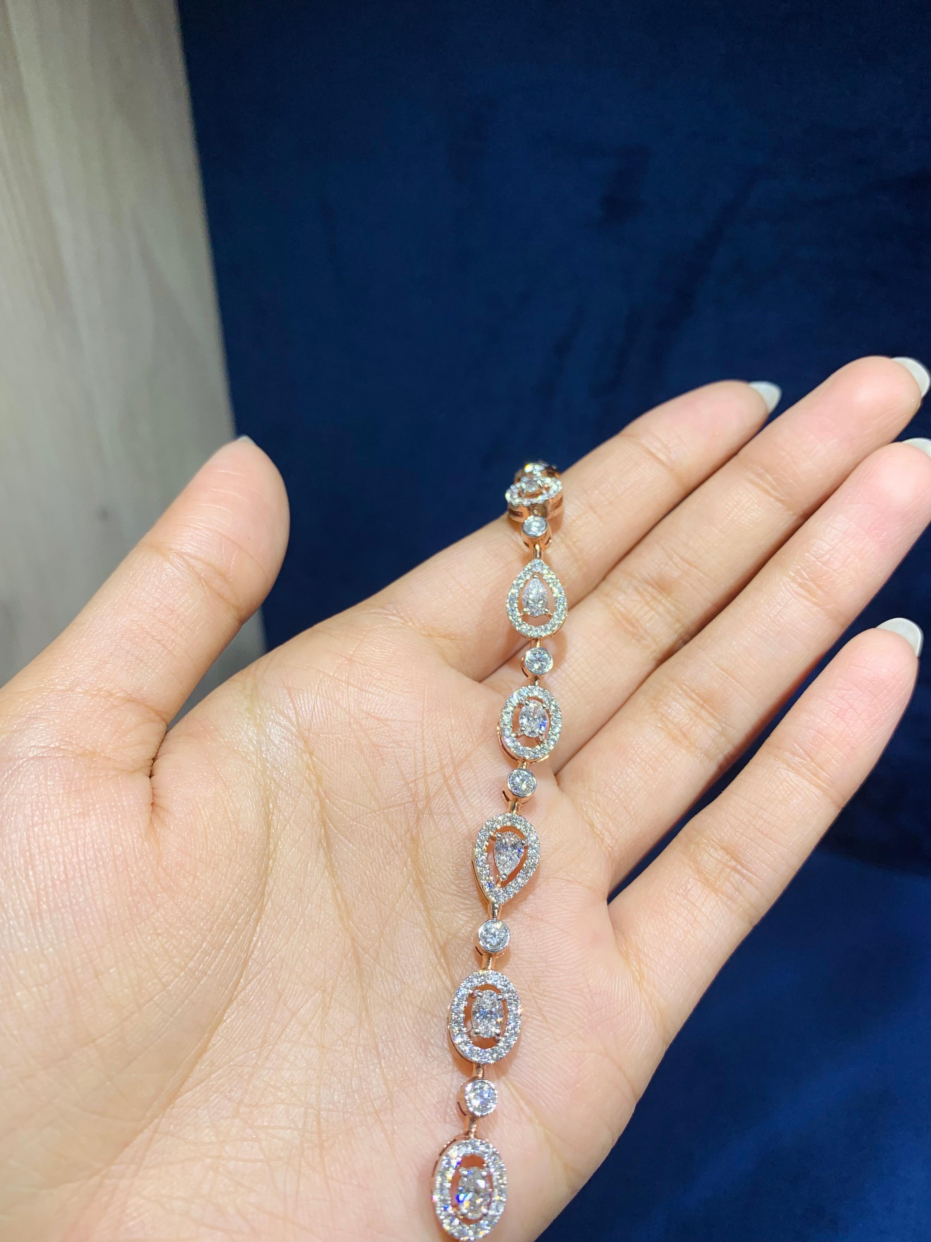 Taille mixte Bracelet en diamants ovales et en forme de poire 14 carats en vente