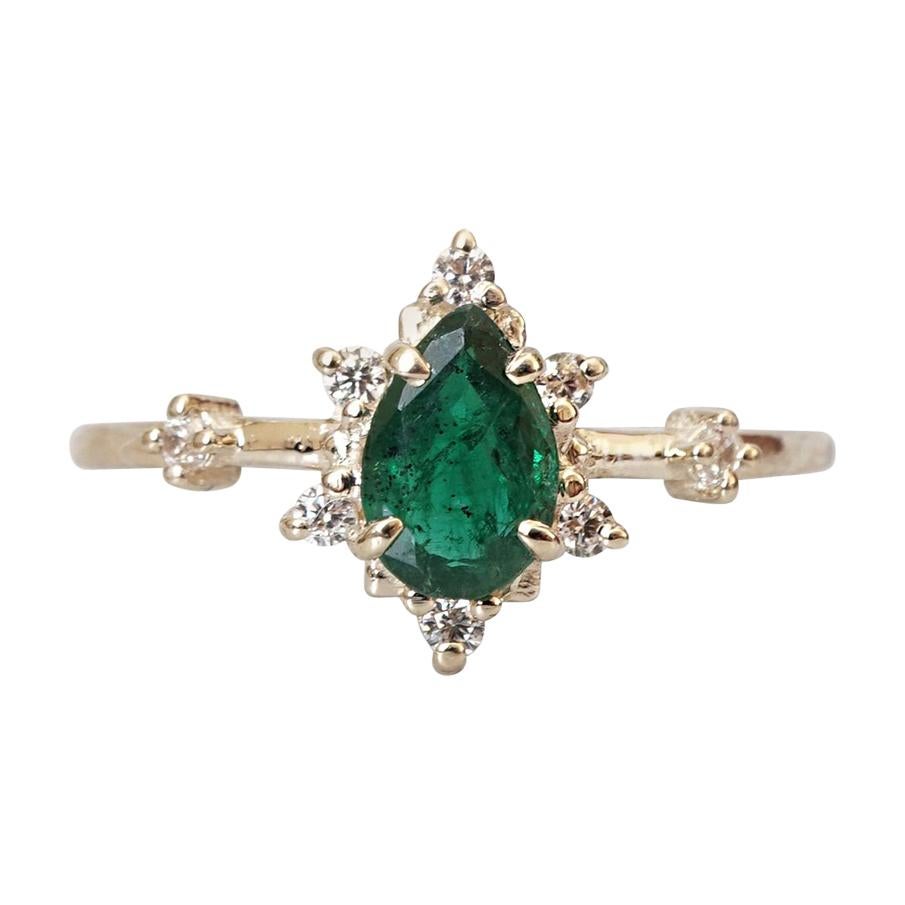 7x5MM Pear Emerald Diamond Yellow Gold Ring For Sale