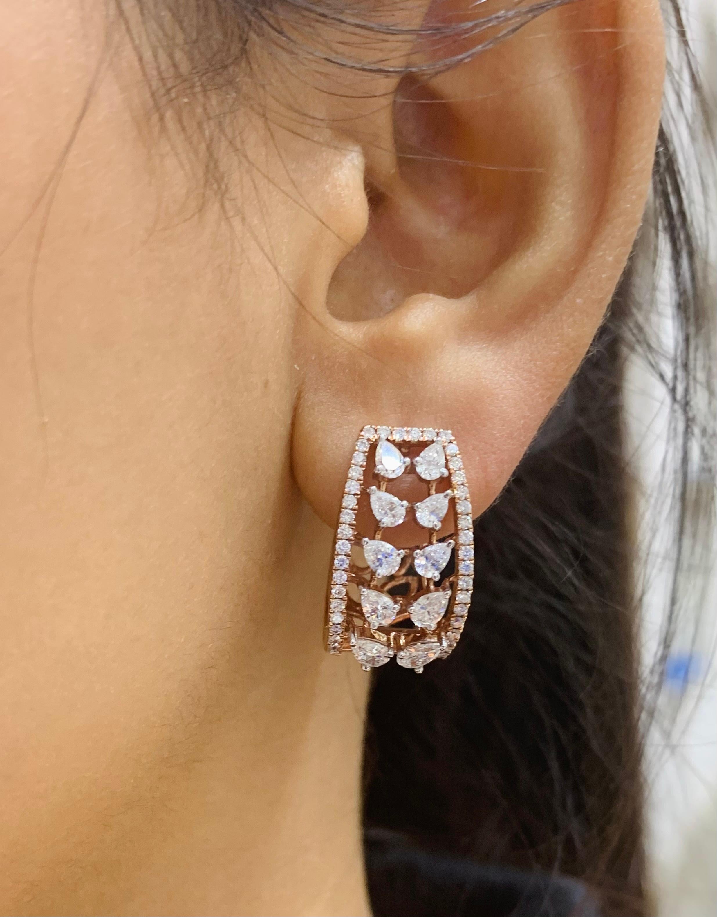 14 Karat Pear Shape Diamond Hoop Earrings In New Condition For Sale In New Delhi, Delhi