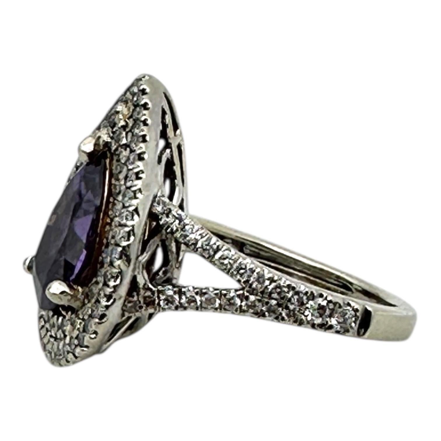 14 Karat birnenförmiger brasilianischer Amethyst Diamant Halo Ring (Zeitgenössisch) im Angebot