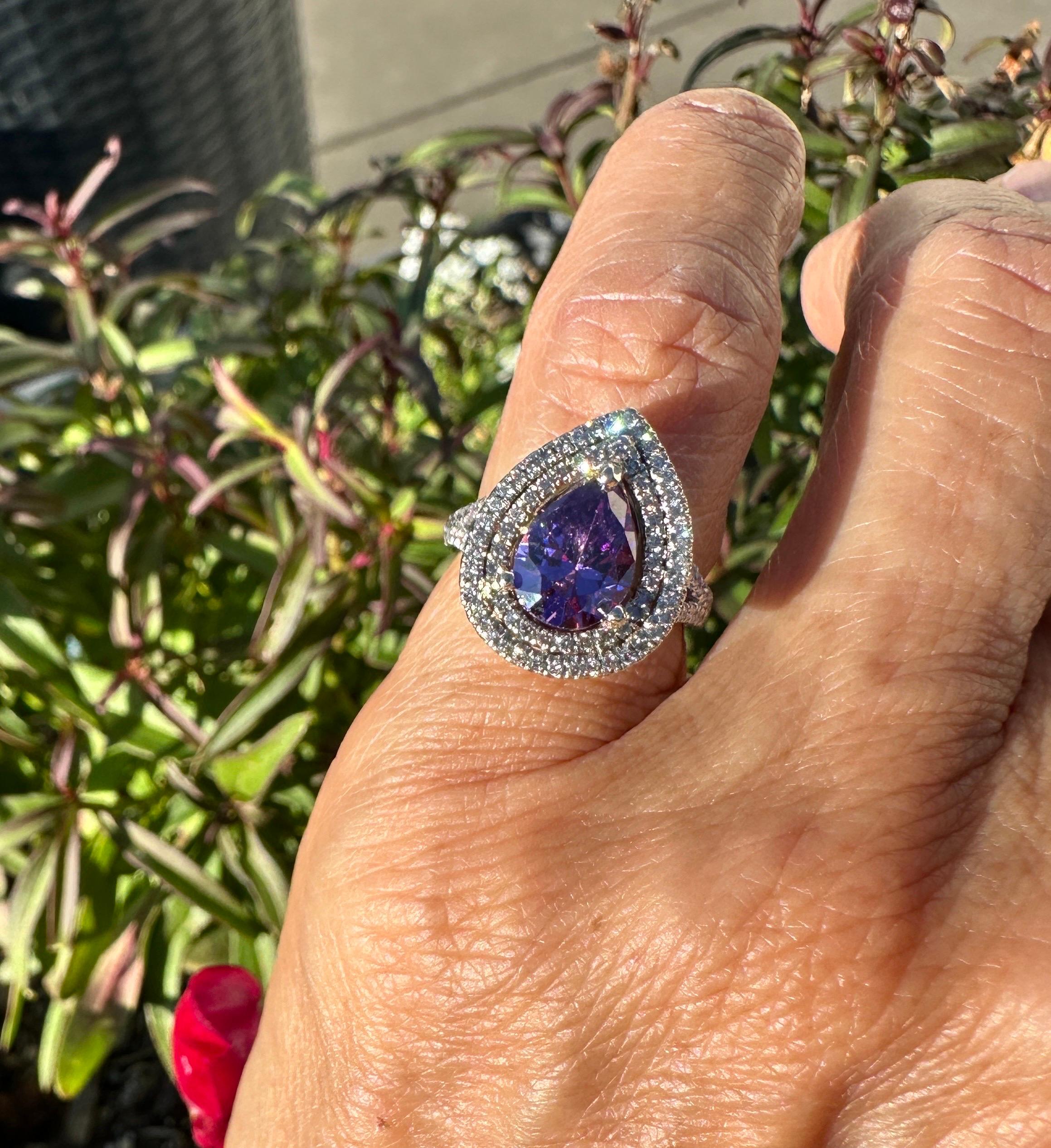 14 Karat birnenförmiger brasilianischer Amethyst Diamant Halo Ring für Damen oder Herren im Angebot