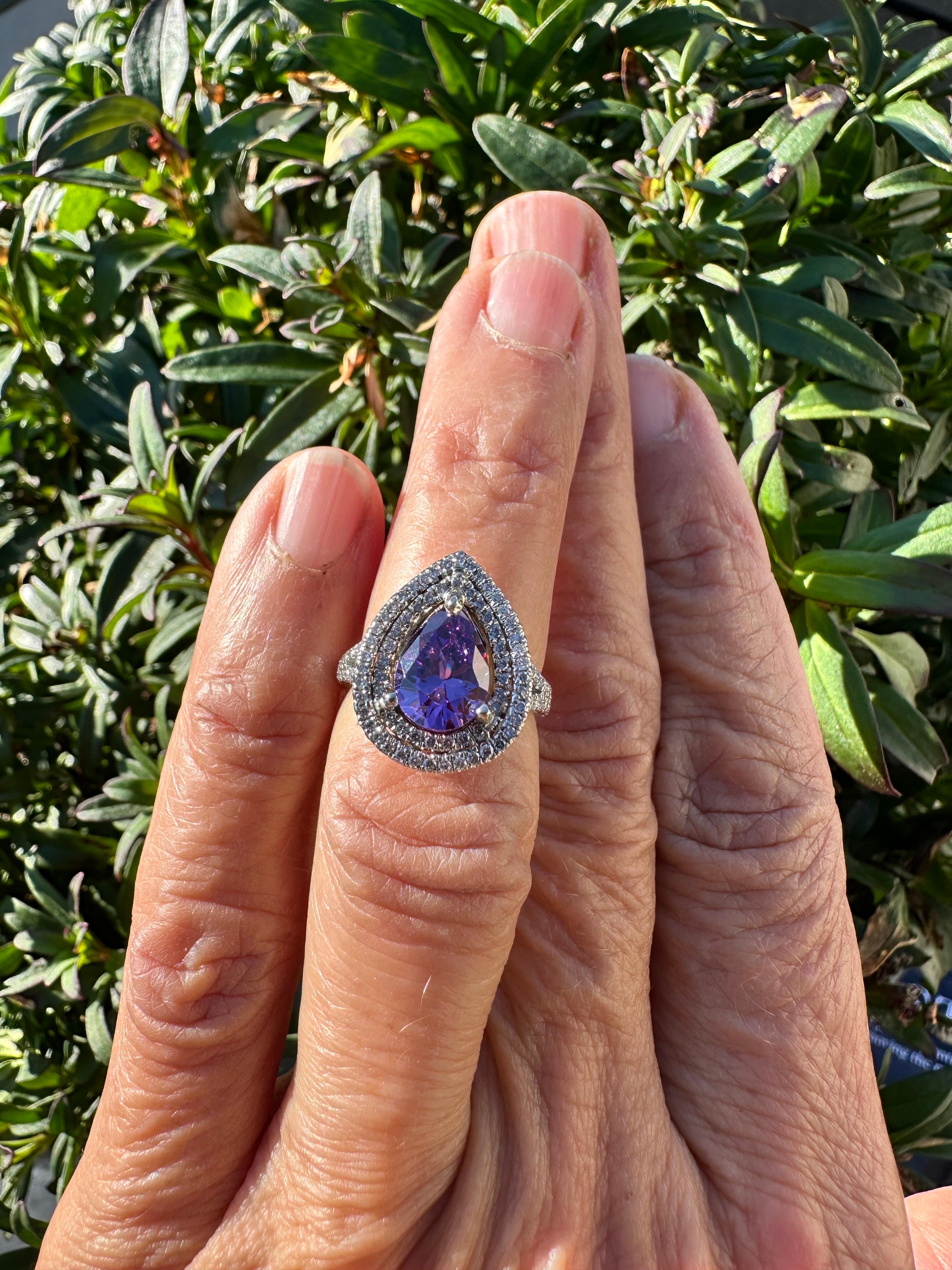 14 Karat birnenförmiger brasilianischer Amethyst Diamant Halo Ring im Angebot 1