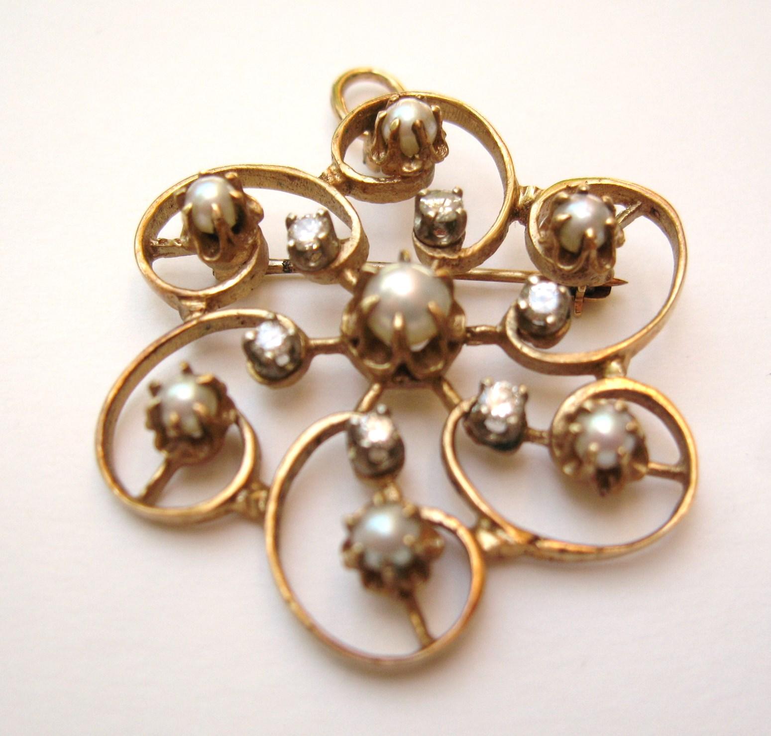 Stunning Pearl and Diamond Brooch and Pendant. Fold-down bale to wear as a brooch. Measuring 1.40