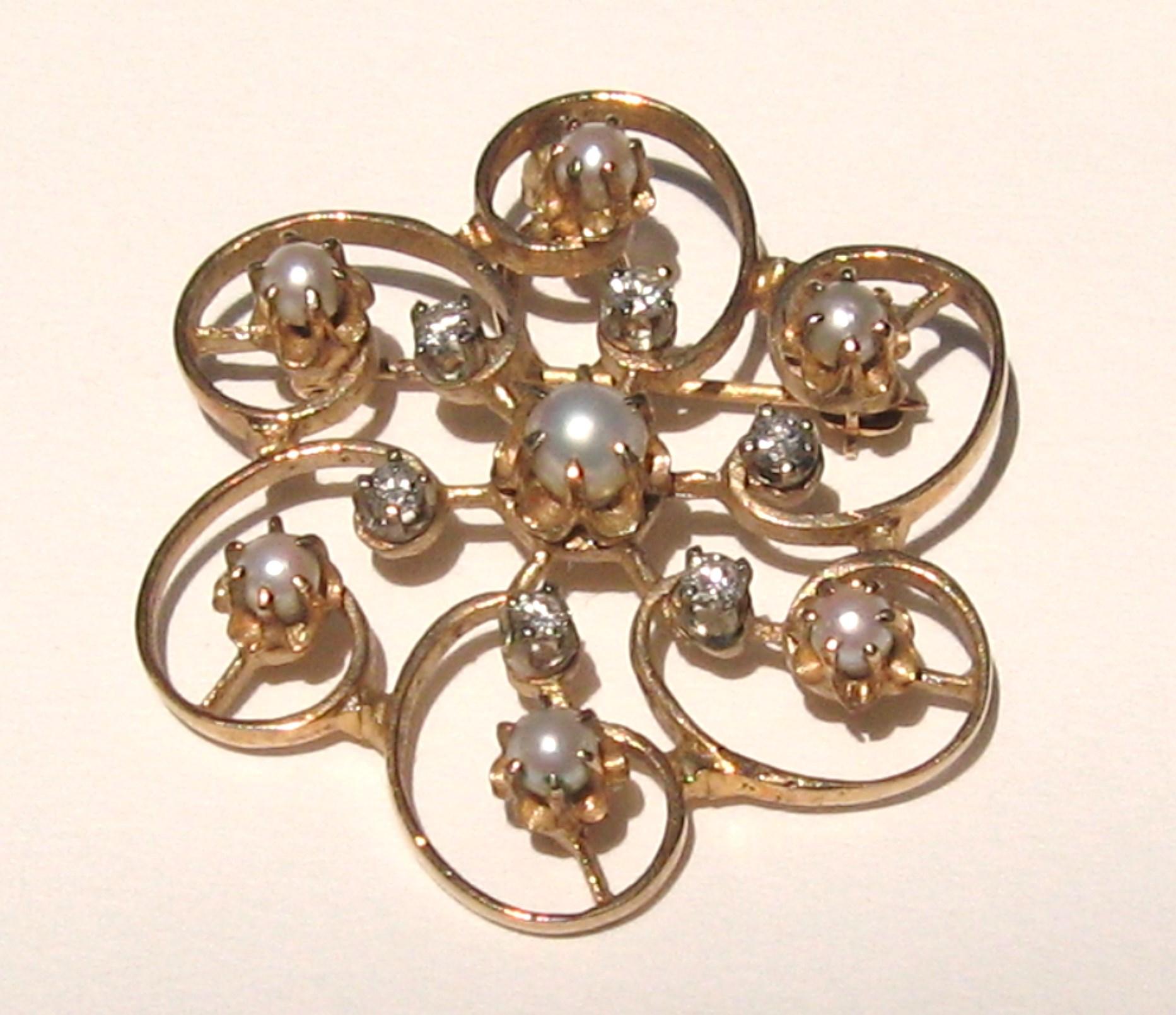 14 Karat Pendant Brooch Diamond and Pearl 1