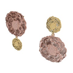 Boucles d'oreilles en or rose et jaune 14 carats et fleur en or jaune assorties