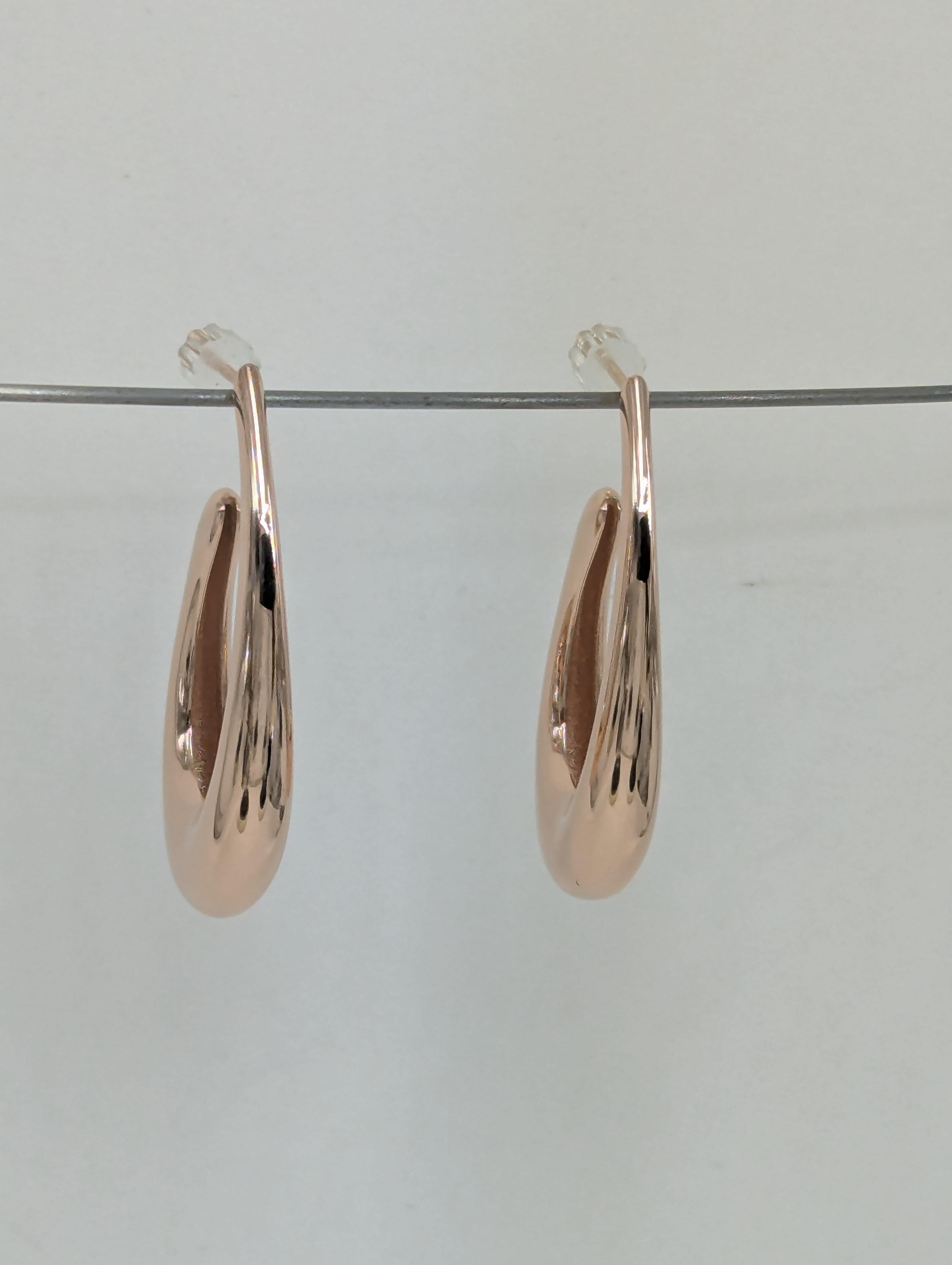 14 Karat Pink Gold Water Teardrop Hollow Hoop Earrings In New Condition For Sale In New York, NY