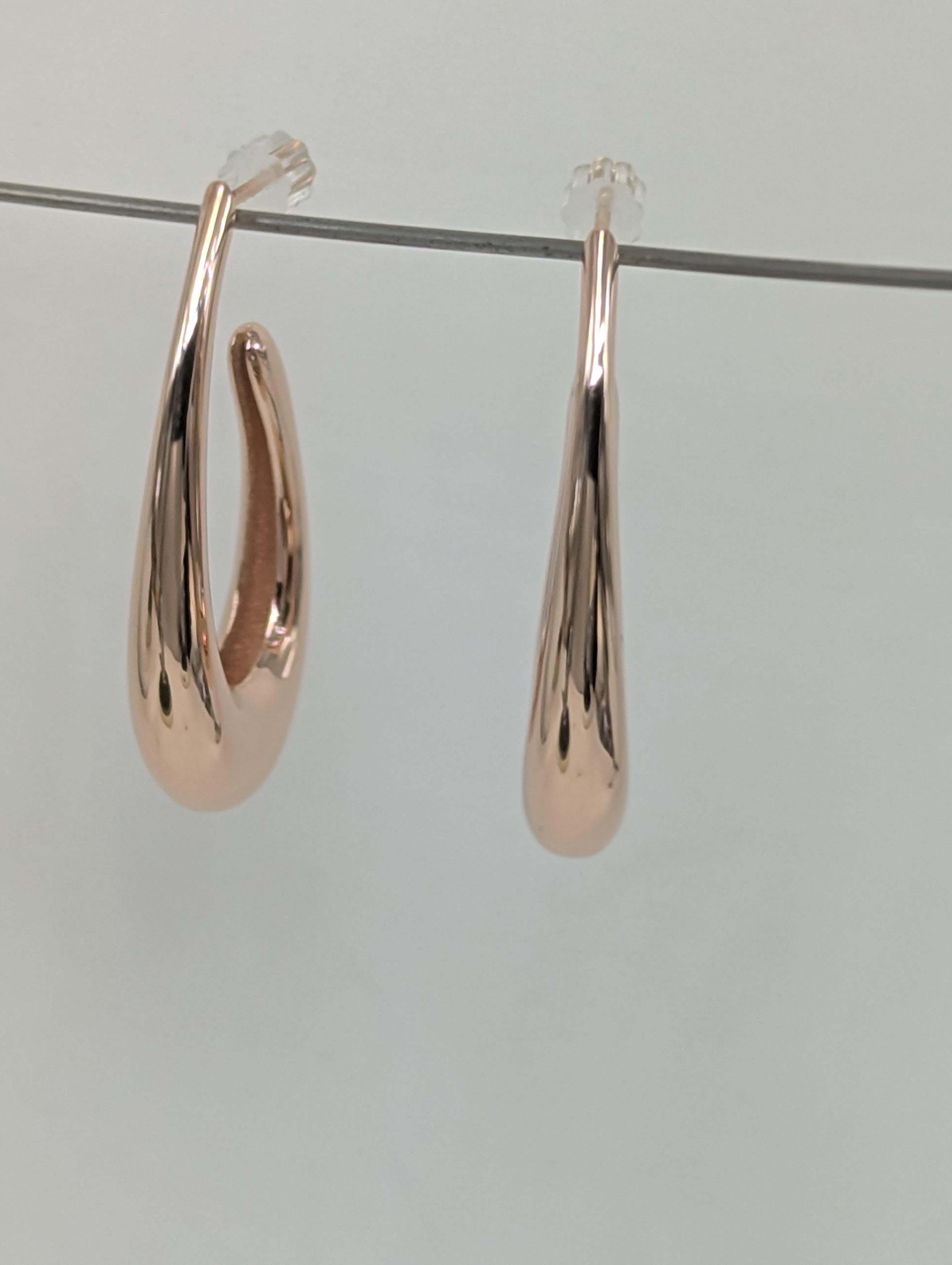 14 Karat Pink Gold Water Teardrop Hollow Hoop Earrings For Sale 1