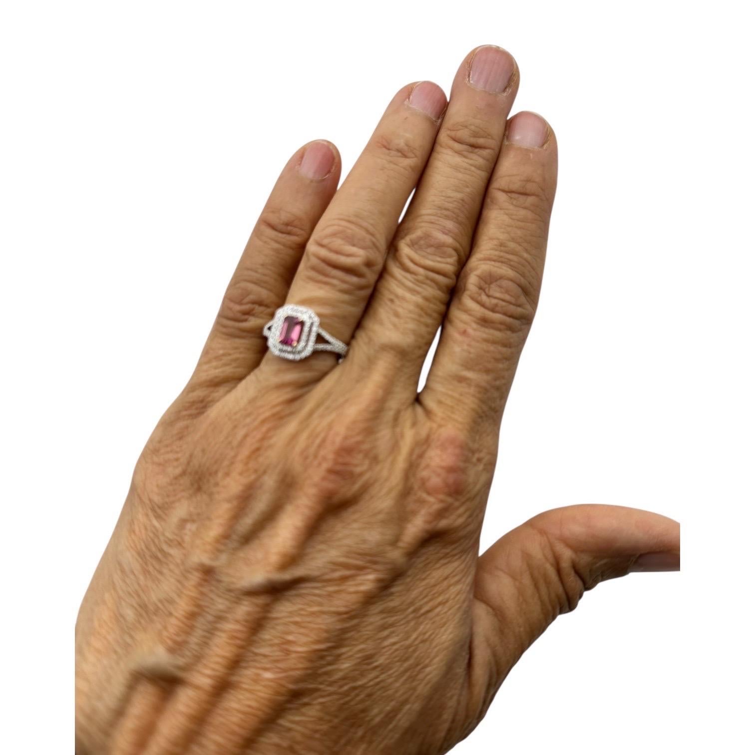 Anello a doppia aureola con tormalina rosa e diamanti in 14 carati In condizioni Nuovo in vendita a Laguna Hills, CA