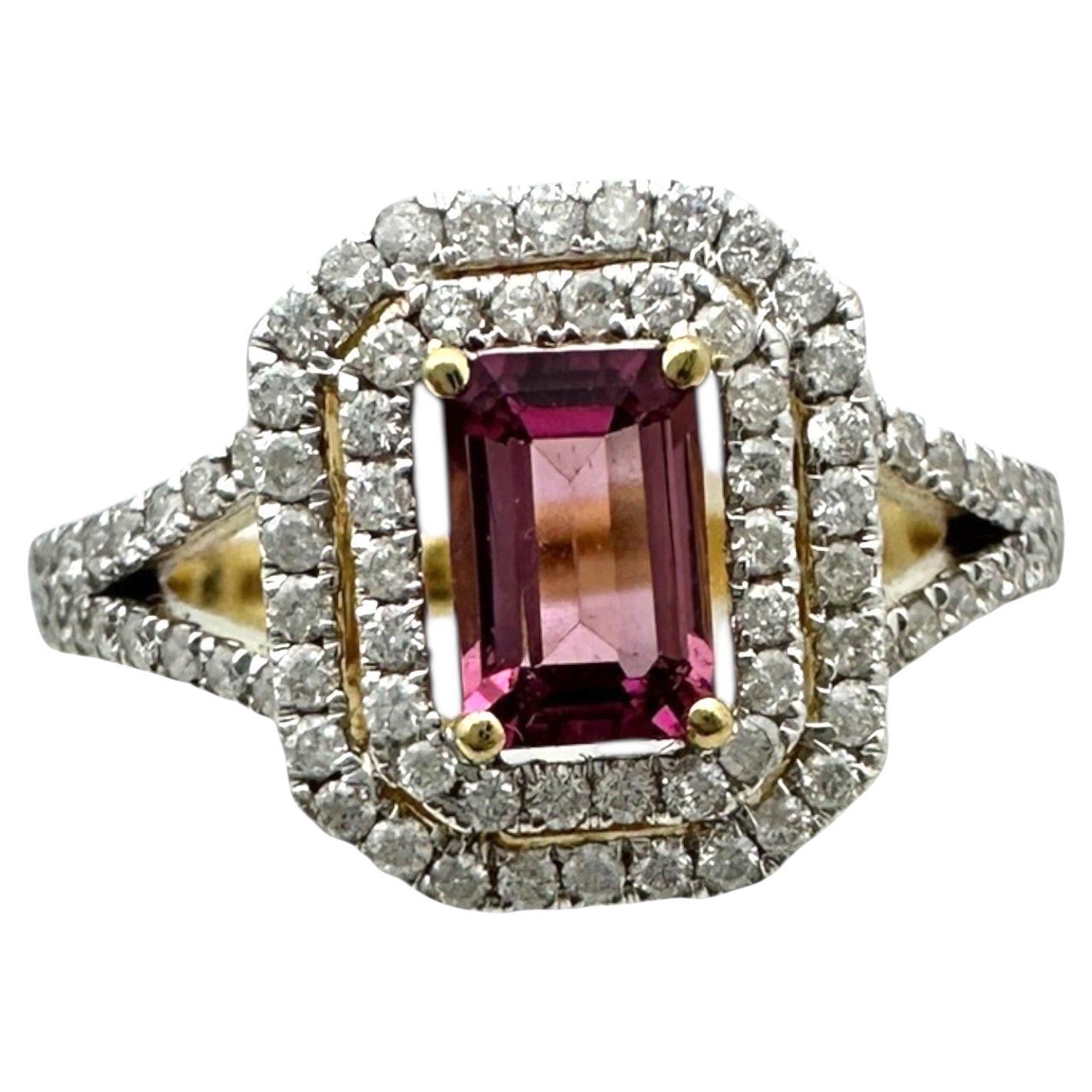 Anello a doppia aureola con tormalina rosa e diamanti in 14 carati